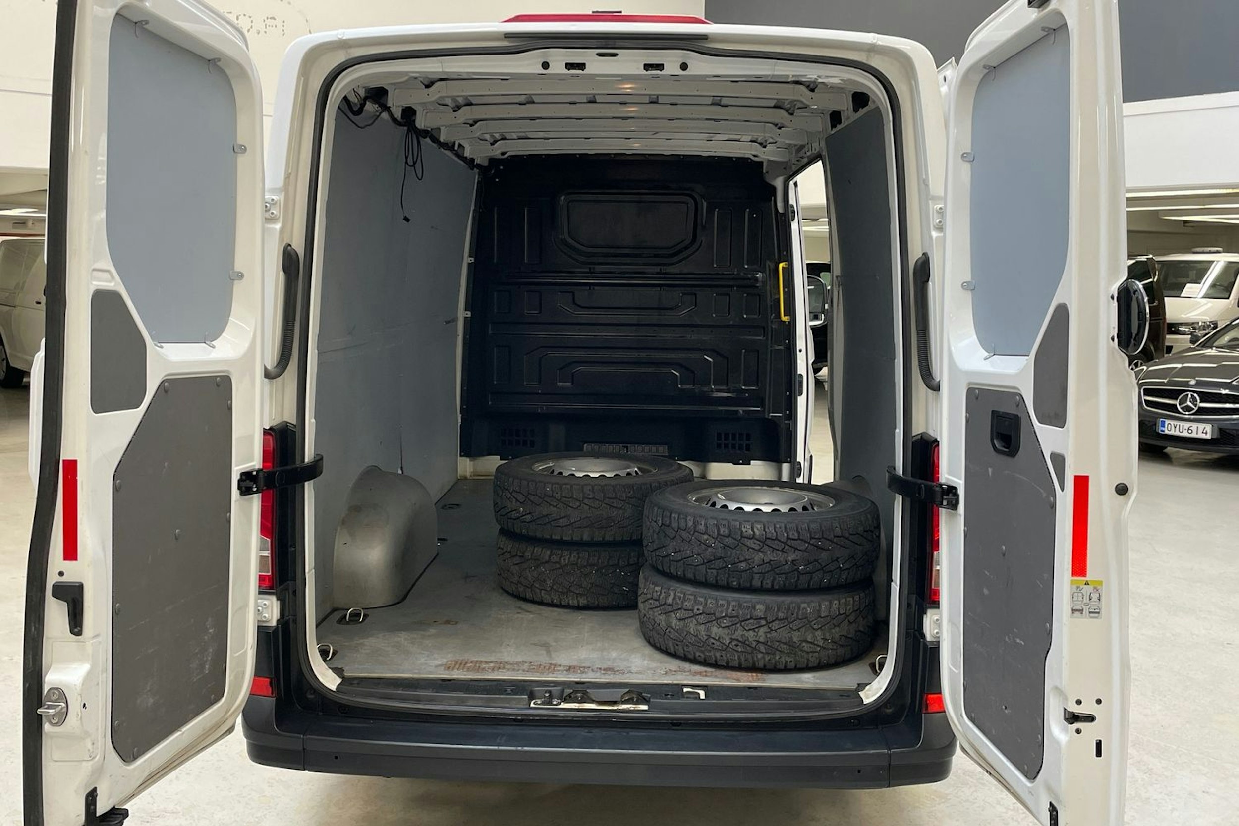 valkoinen Volkswagen Crafter 2019 kuva 14.