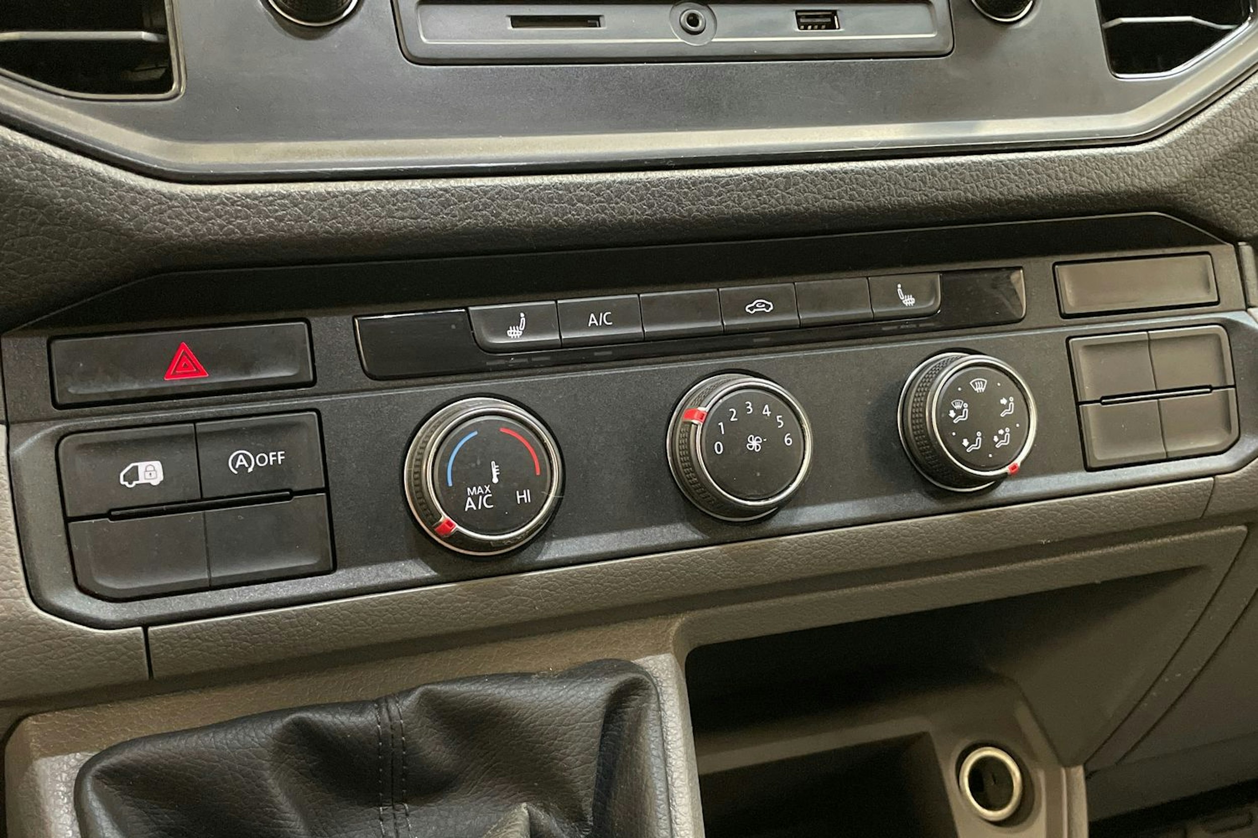 valkoinen Volkswagen Crafter 2019 kuva 18.