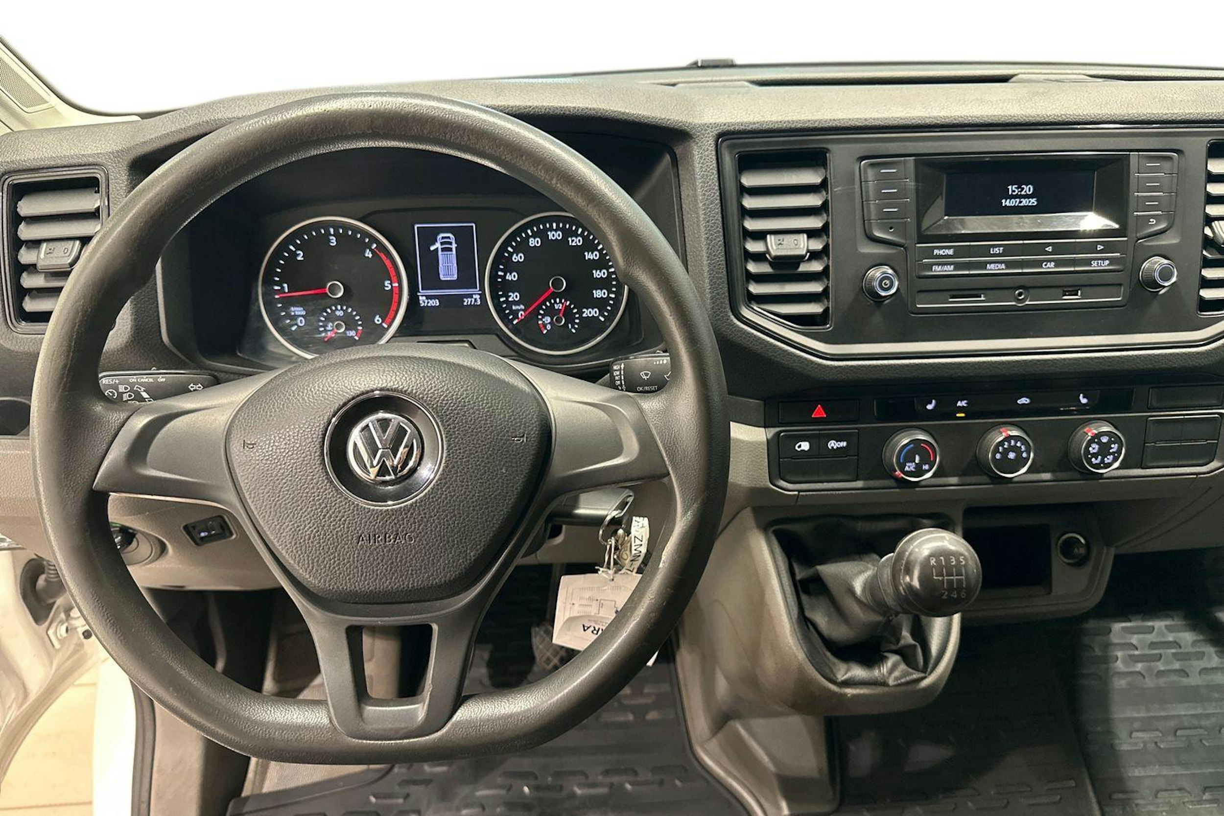 valkoinen Volkswagen Crafter 2019 kuva 9.