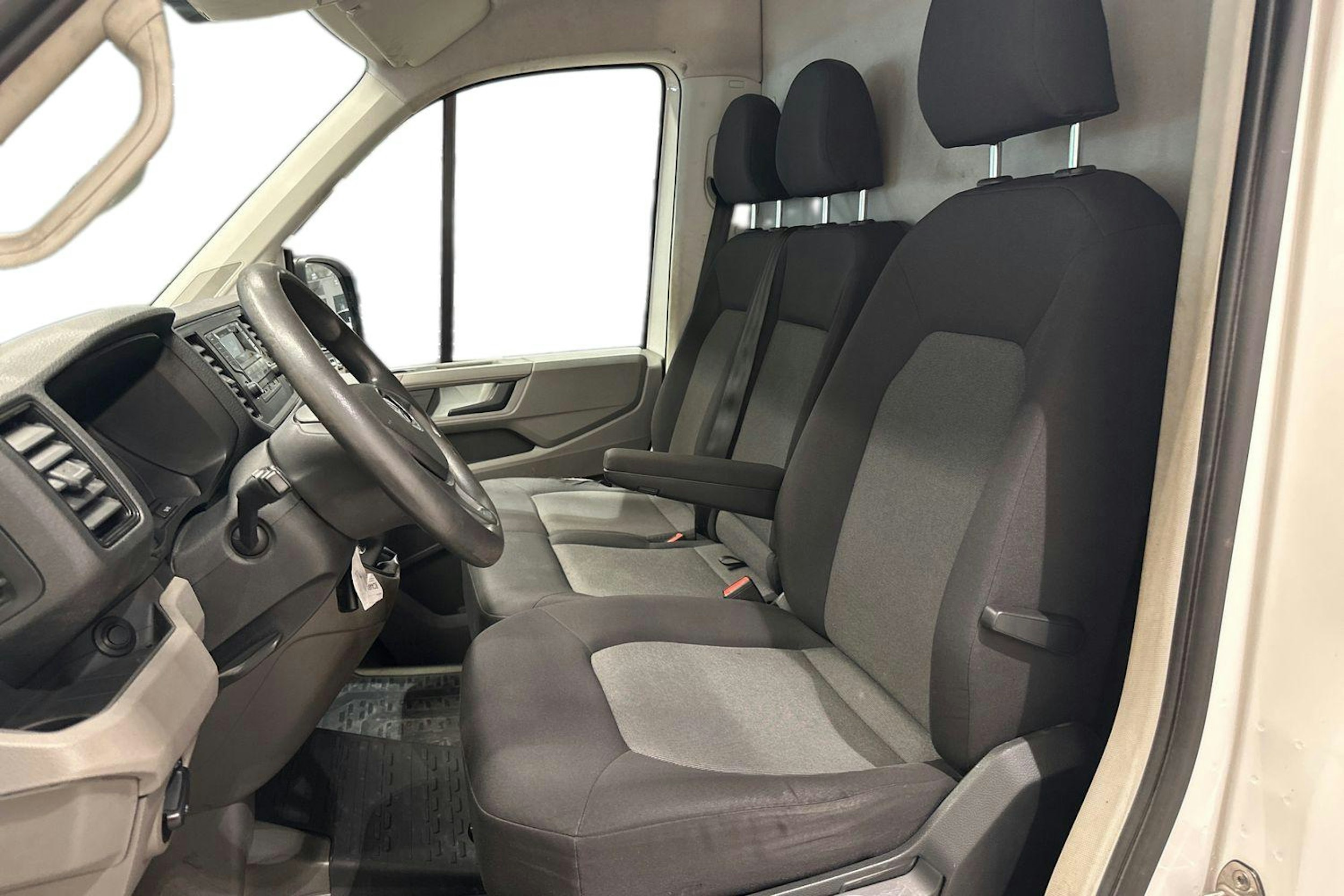 valkoinen Volkswagen Crafter 2019 kuva 10.
