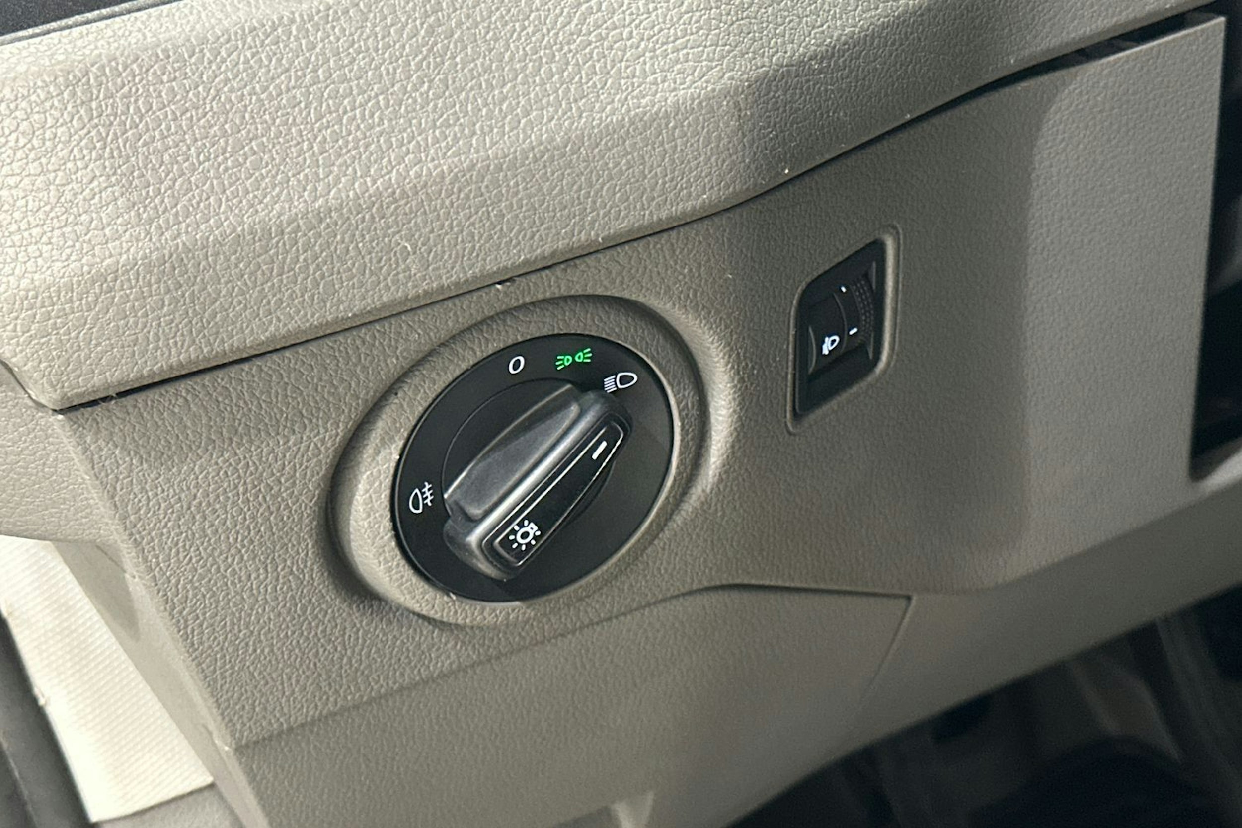 valkoinen Volkswagen Crafter 2019 kuva 15.