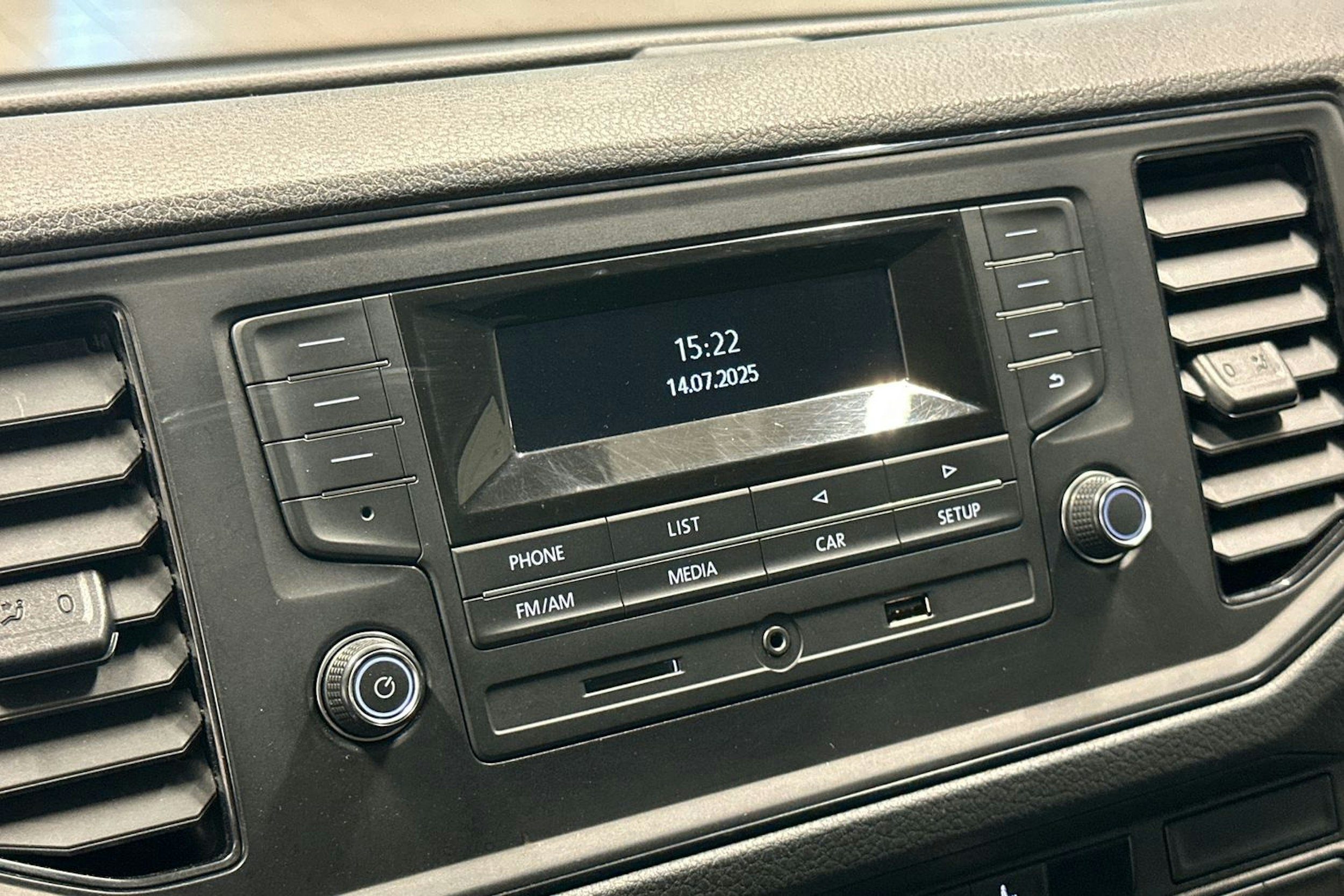 valkoinen Volkswagen Crafter 2019 kuva 17.