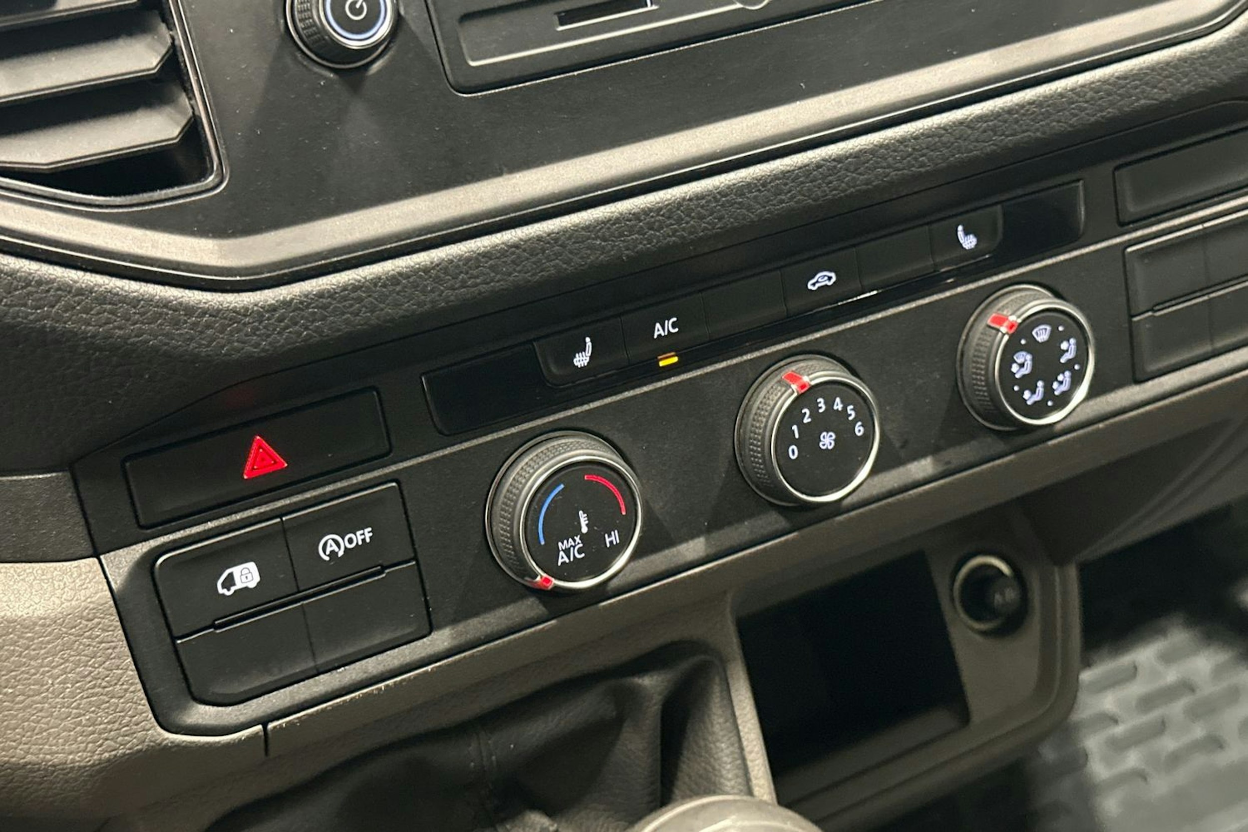 valkoinen Volkswagen Crafter 2019 kuva 18.