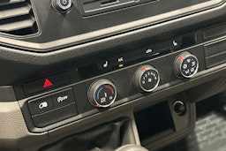 valkoinen Volkswagen Crafter 2019 kuva 18.