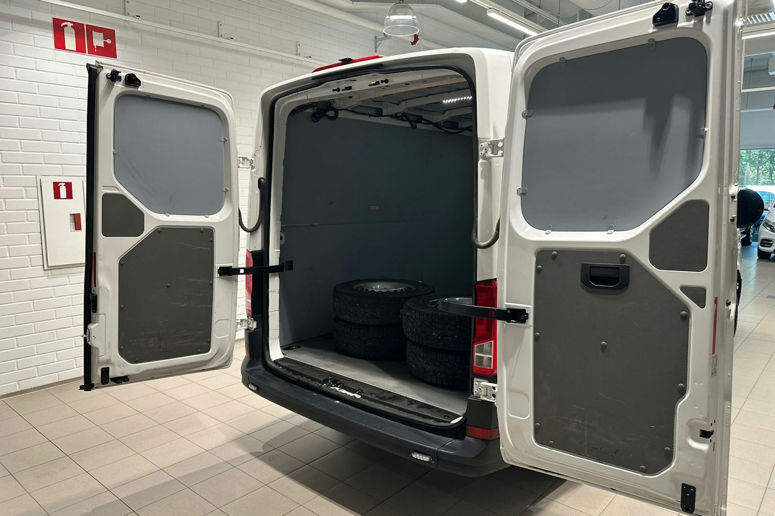 valkoinen Volkswagen Crafter 2019 kuva 24.