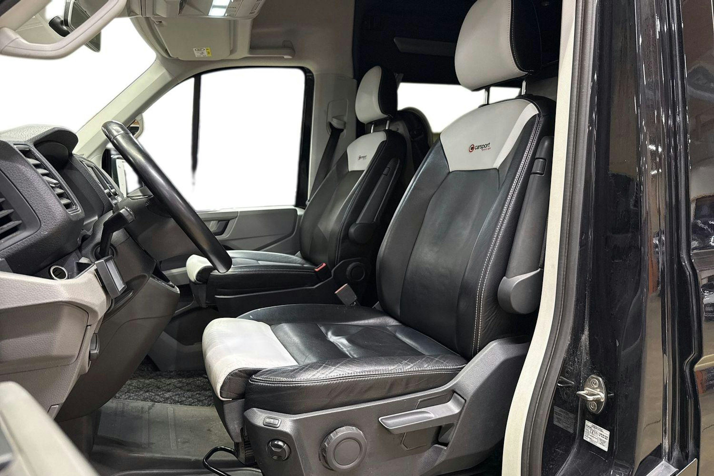 musta Volkswagen Crafter 2019 kuva 6.