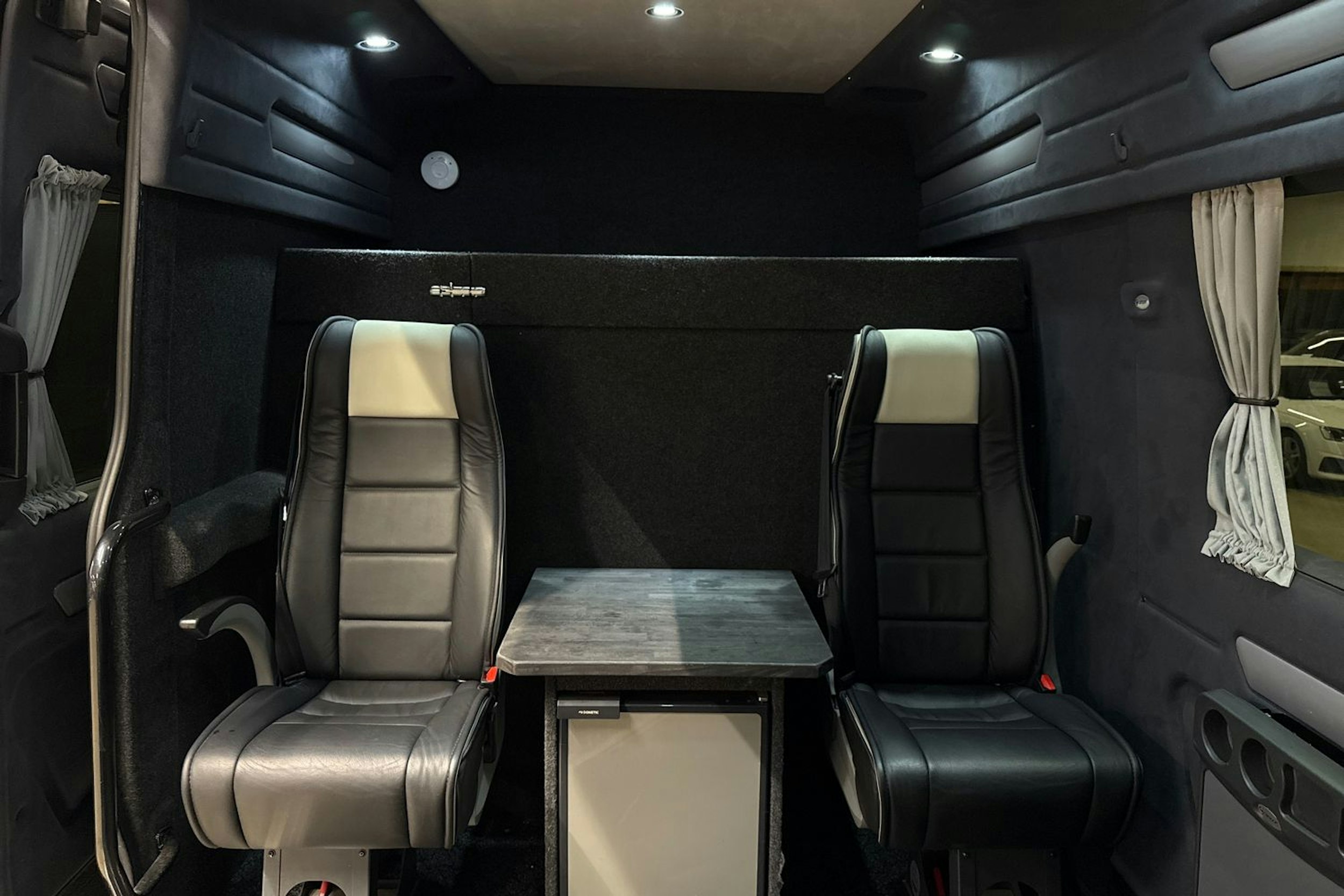 musta Volkswagen Crafter 2019 kuva 10.