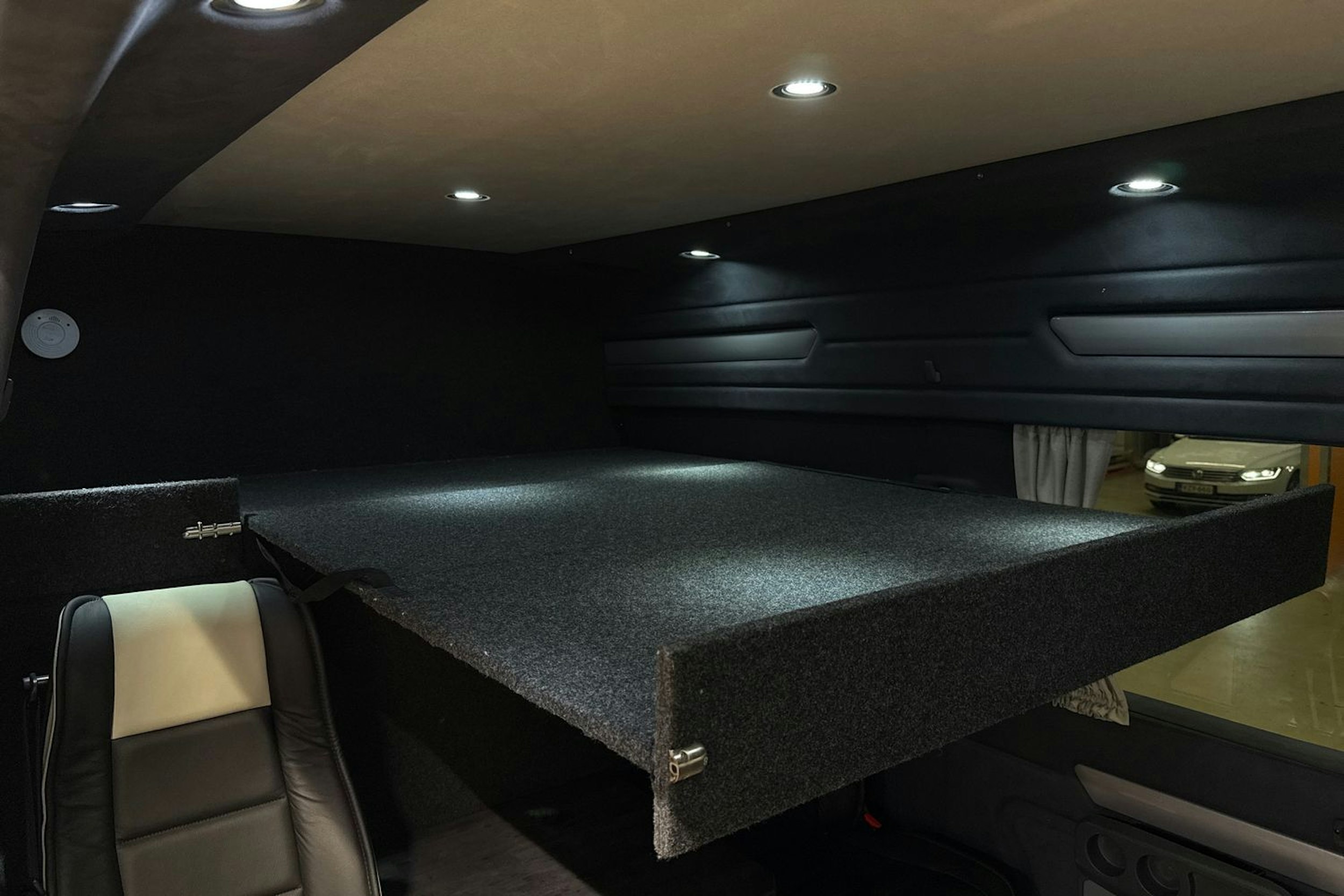 musta Volkswagen Crafter 2019 kuva 14.