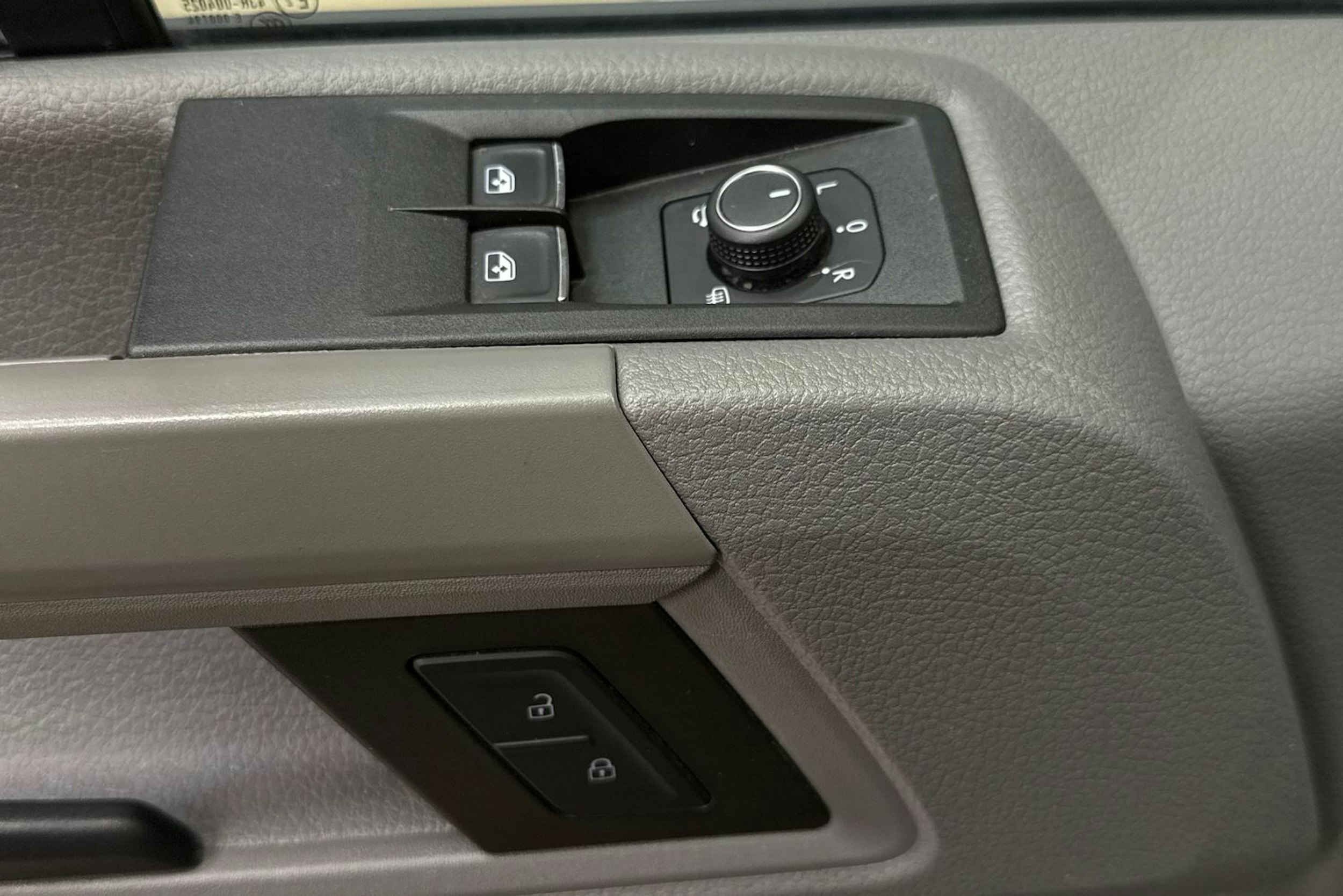 musta Volkswagen Crafter 2019 kuva 16.