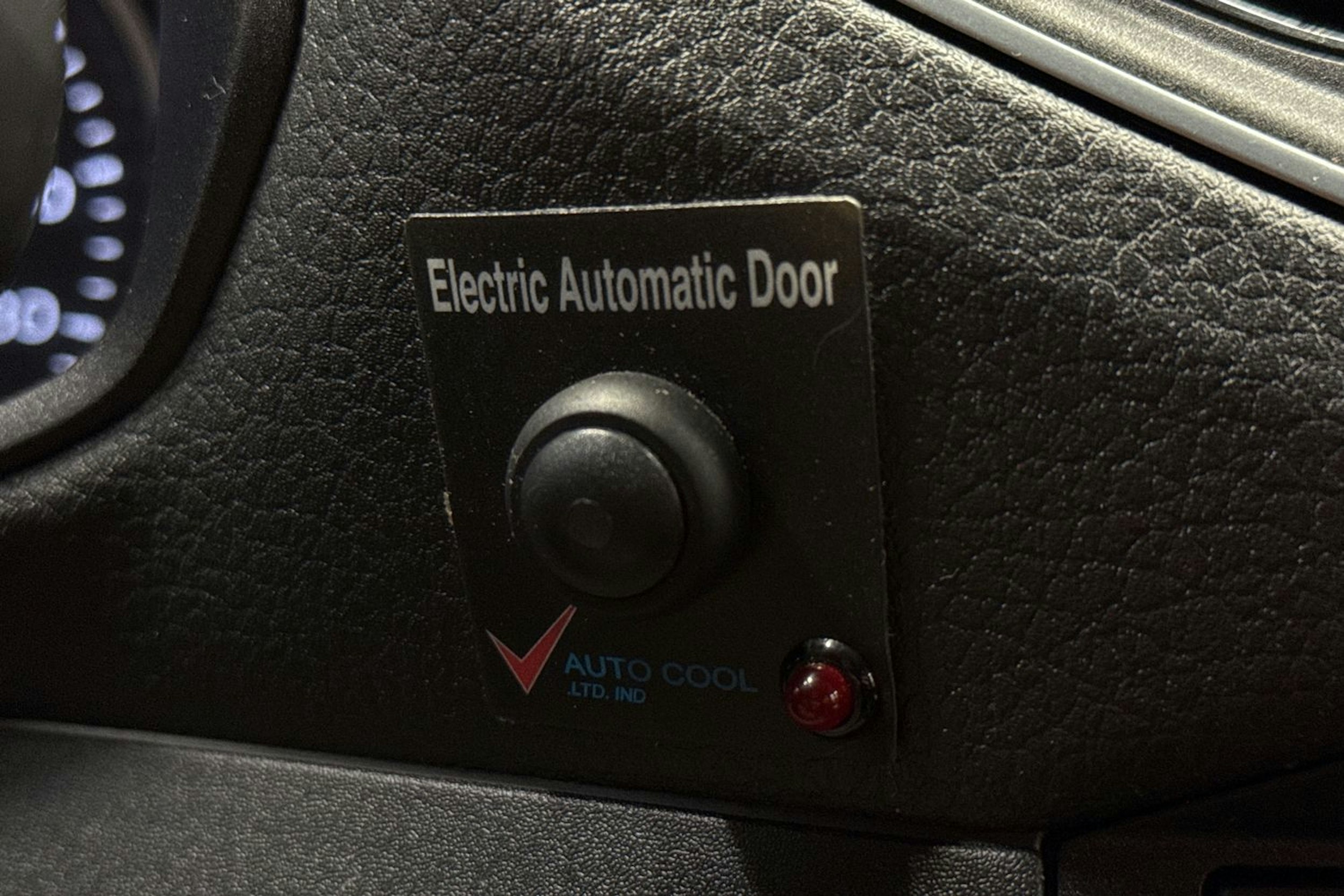 musta Volkswagen Crafter 2019 kuva 22.