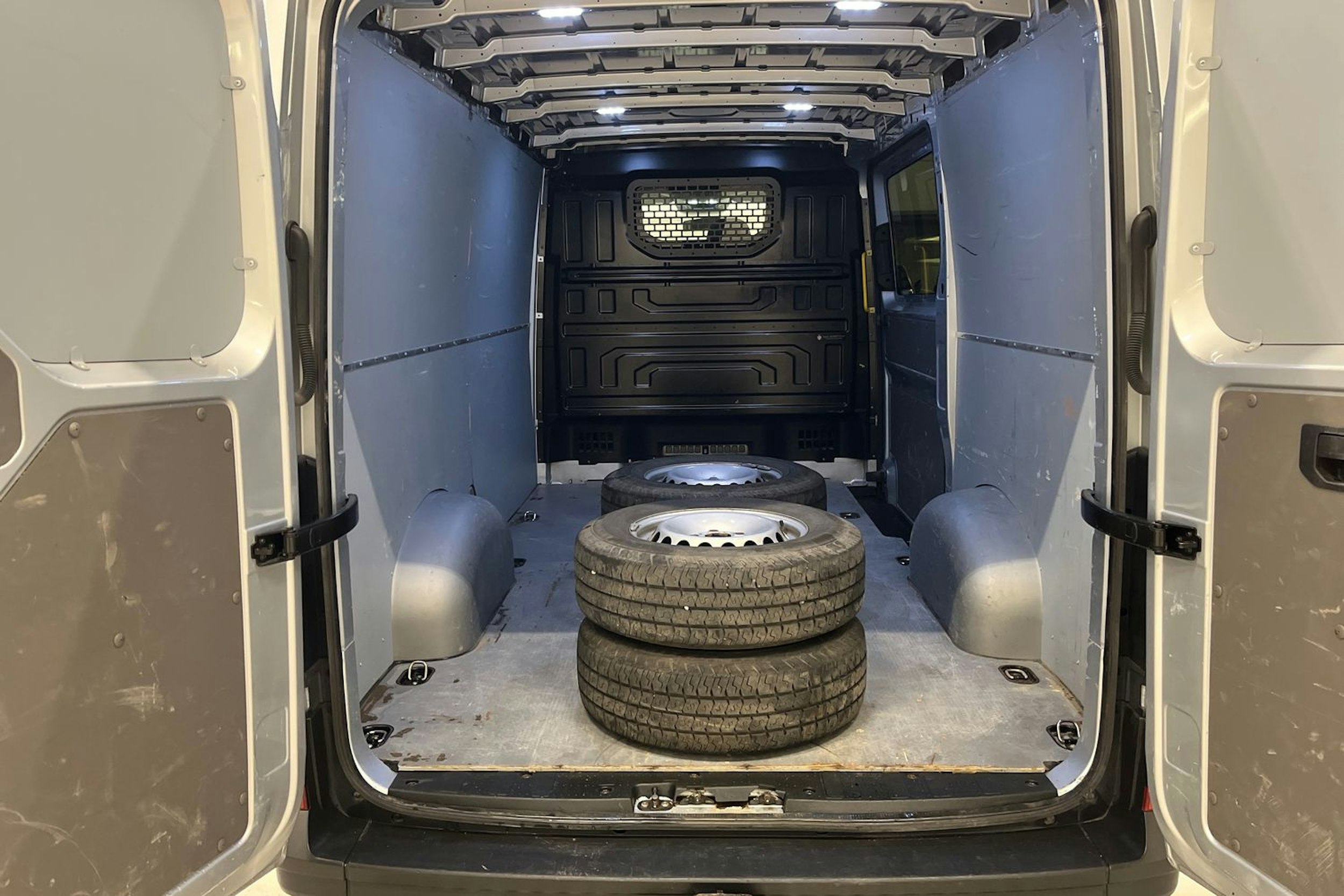 hopea Volkswagen Crafter 2019 kuva 16.