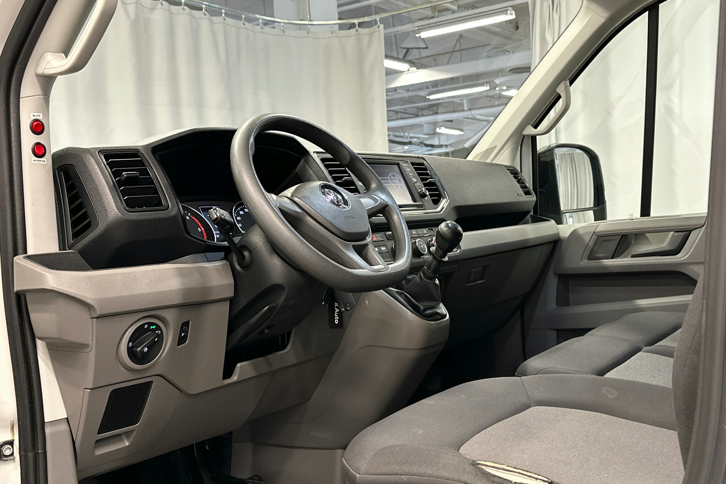 valkoinen Volkswagen Crafter 2020 kuva 9.