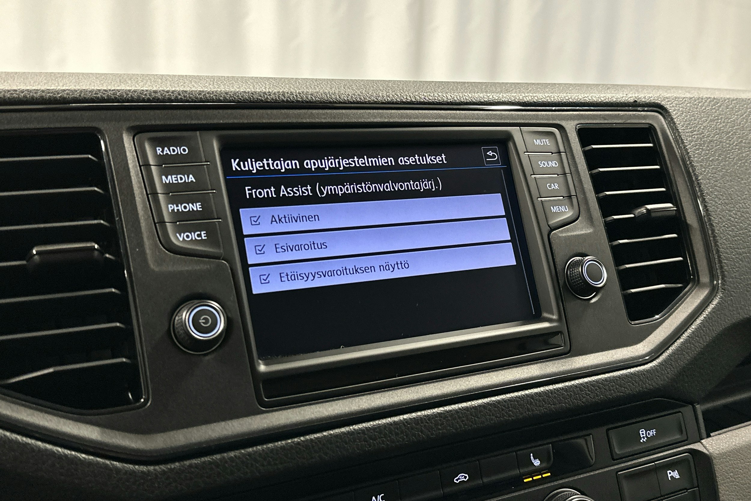 valkoinen Volkswagen Crafter 2020 kuva 11.
