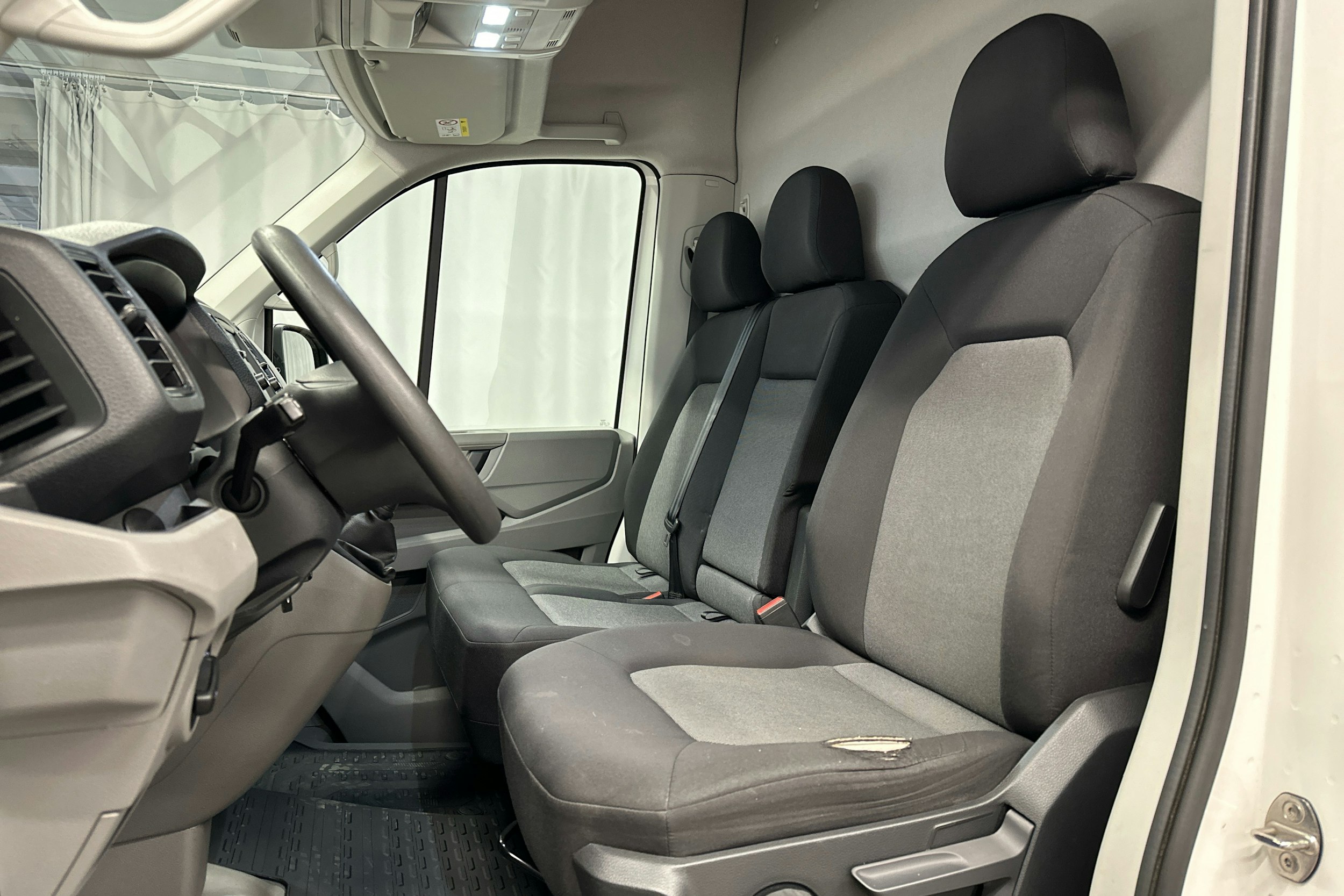 valkoinen Volkswagen Crafter 2020 kuva 15.
