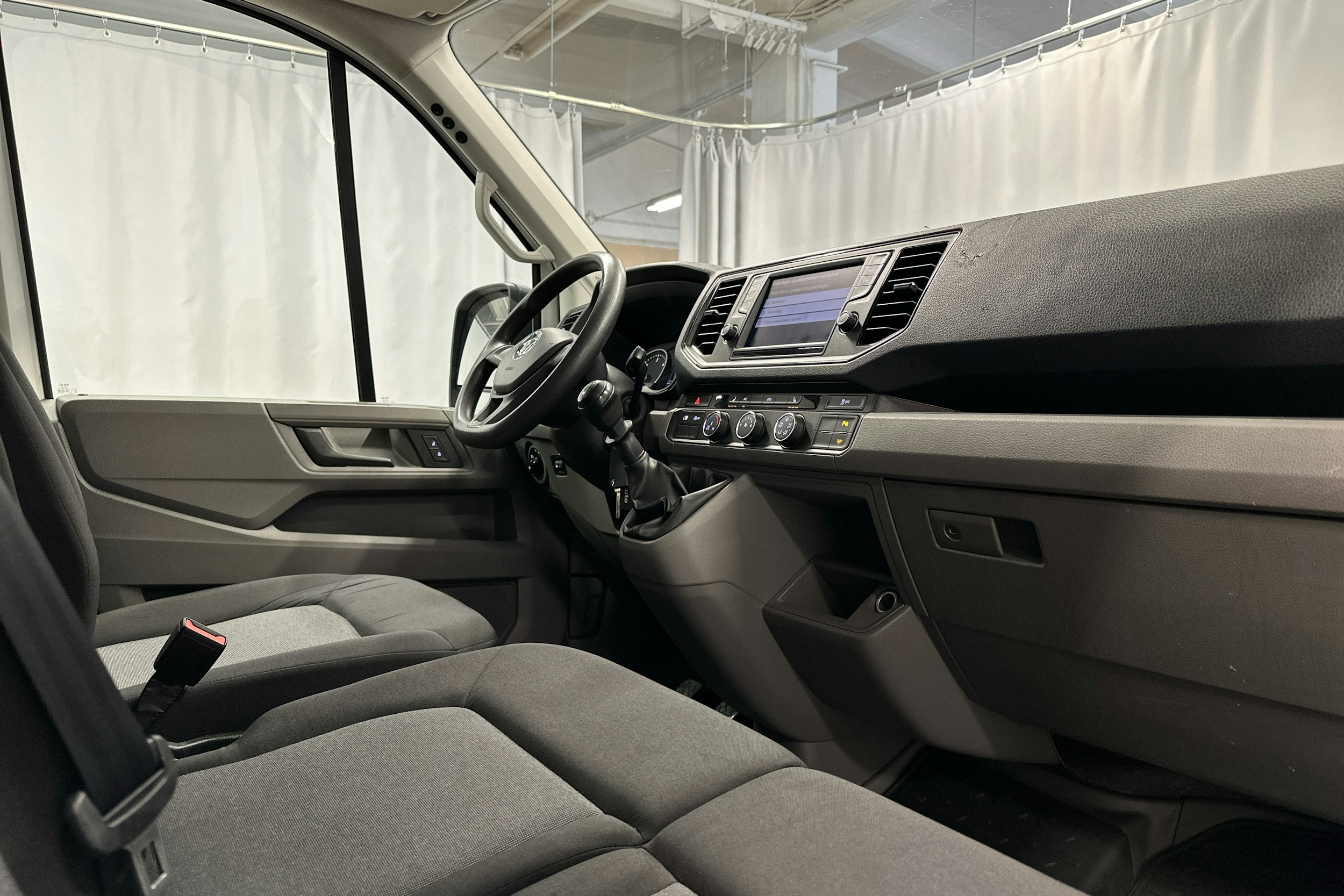 valkoinen Volkswagen Crafter 2020 kuva 7.