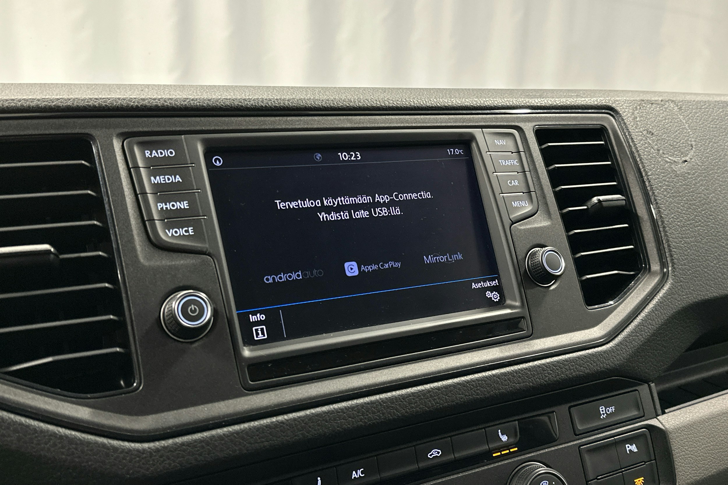 valkoinen Volkswagen Crafter 2020 kuva 8.