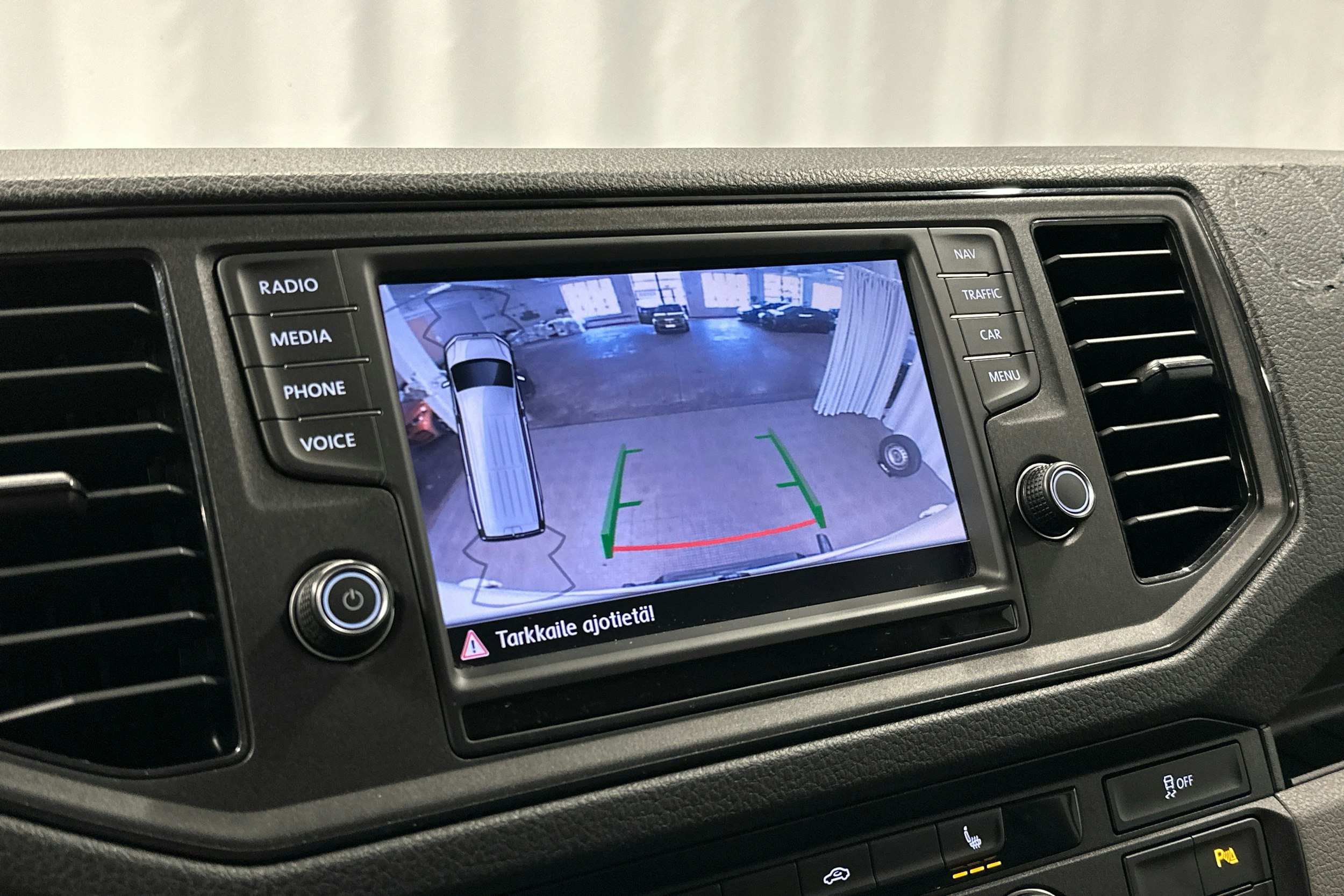 valkoinen Volkswagen Crafter 2020 kuva 9.