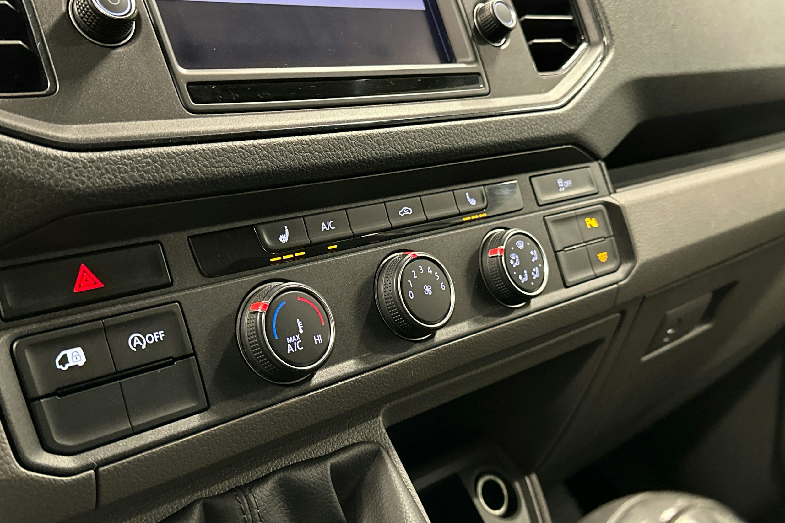 valkoinen Volkswagen Crafter 2020 kuva 12.