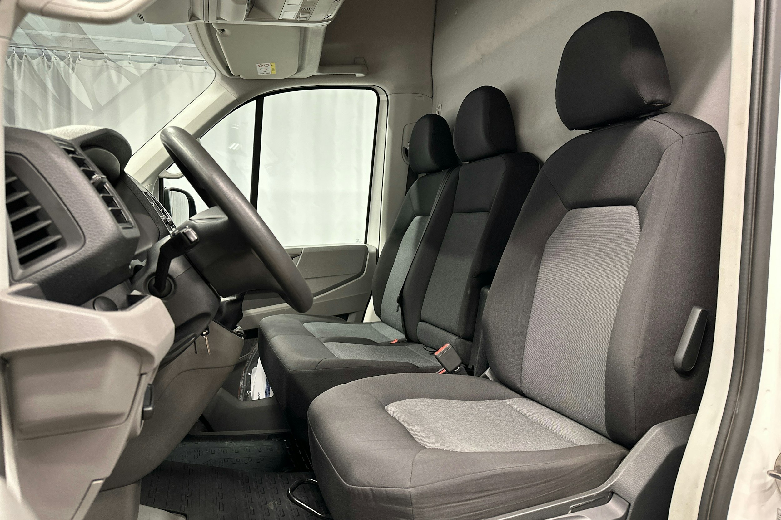 valkoinen Volkswagen Crafter 2020 kuva 14.