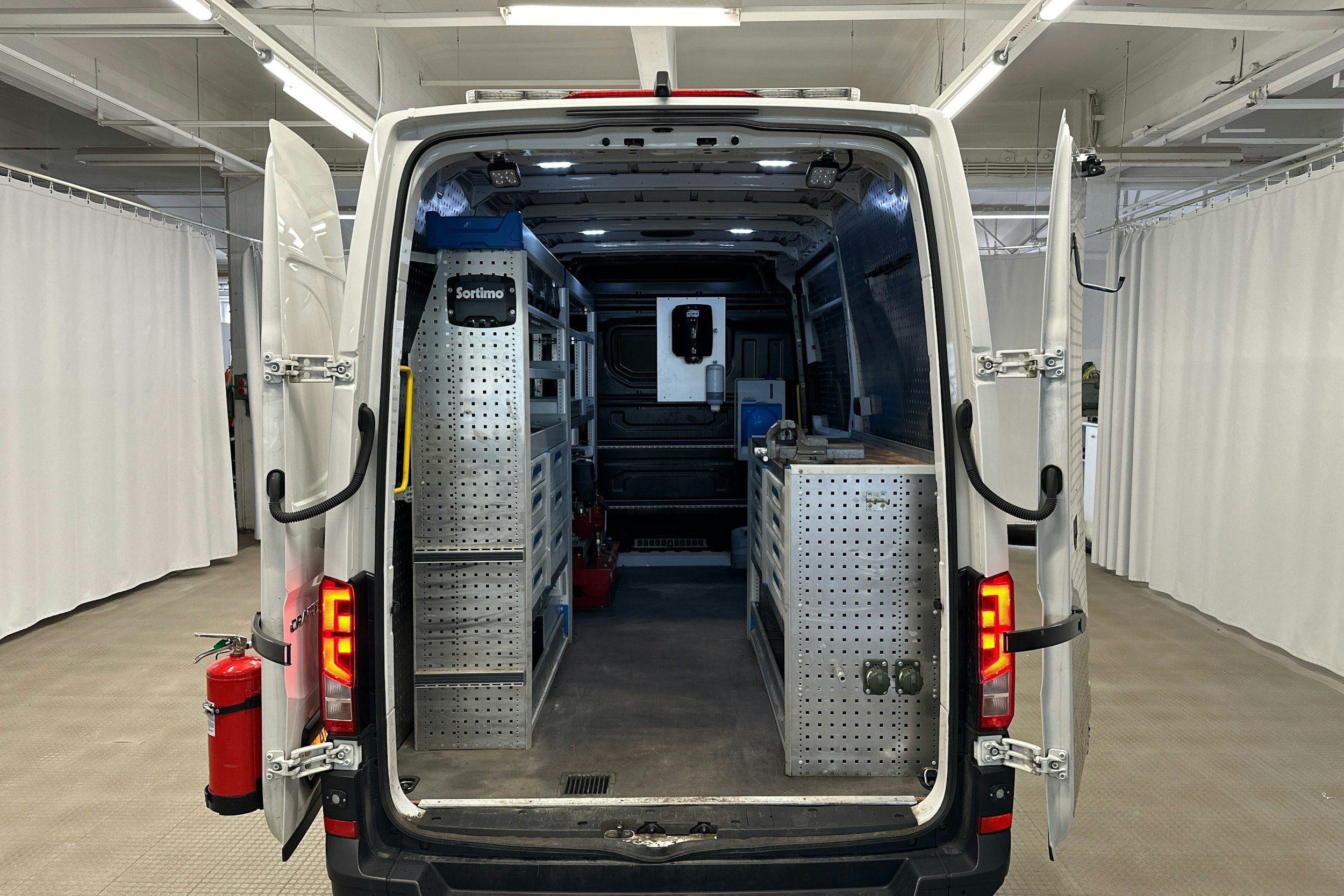 valkoinen Volkswagen Crafter 2020 kuva 15.