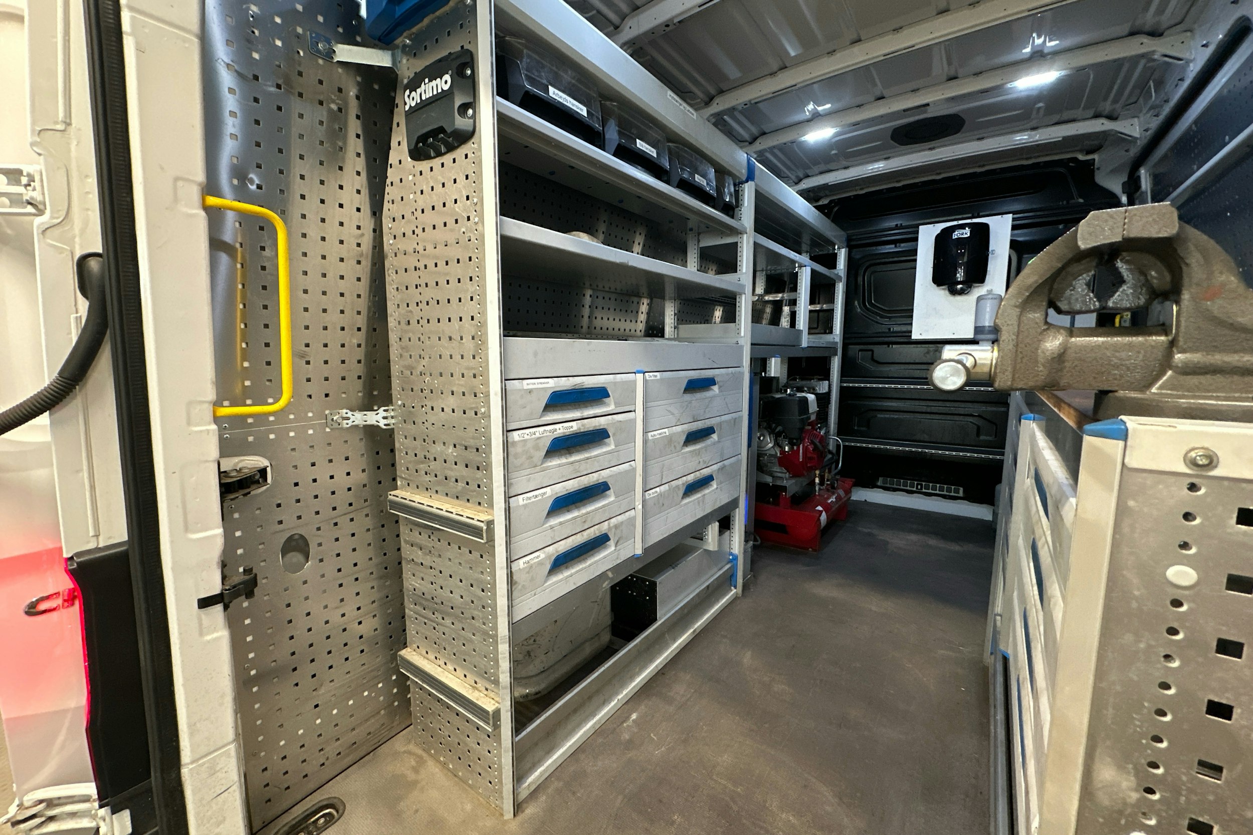 valkoinen Volkswagen Crafter 2020 kuva 18.