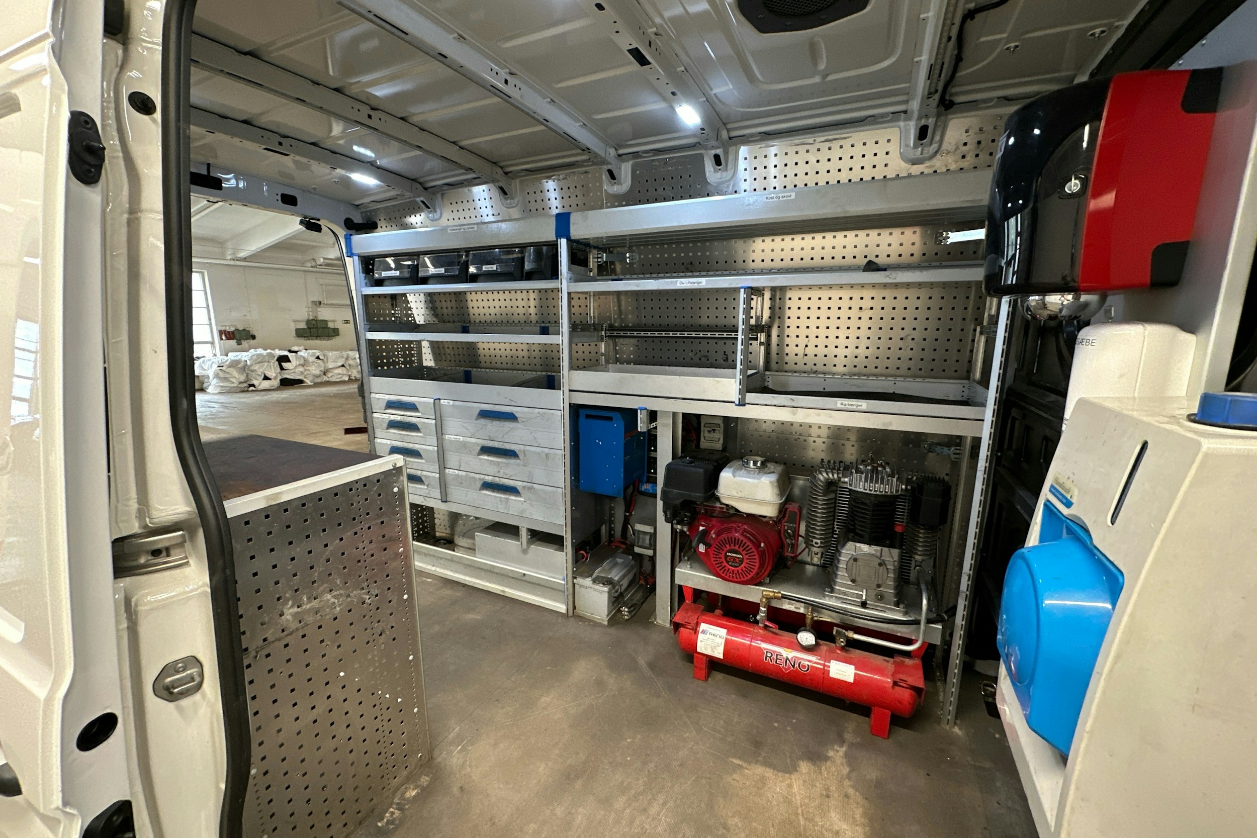 valkoinen Volkswagen Crafter 2020 kuva 22.