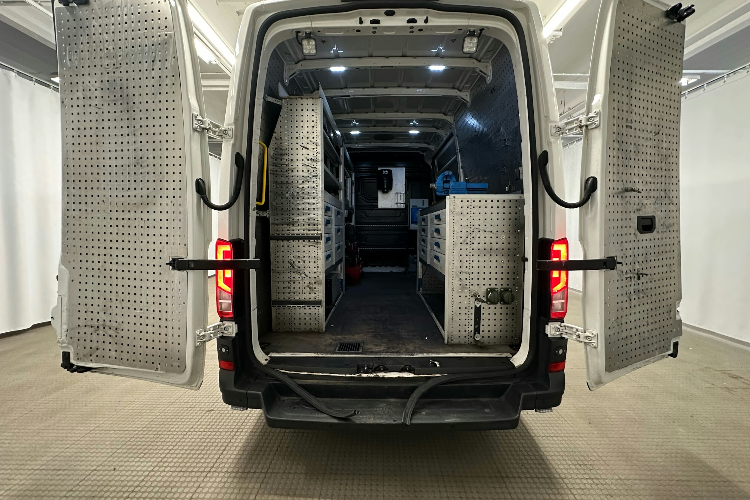 valkoinen Volkswagen Crafter 2020 kuva 19.