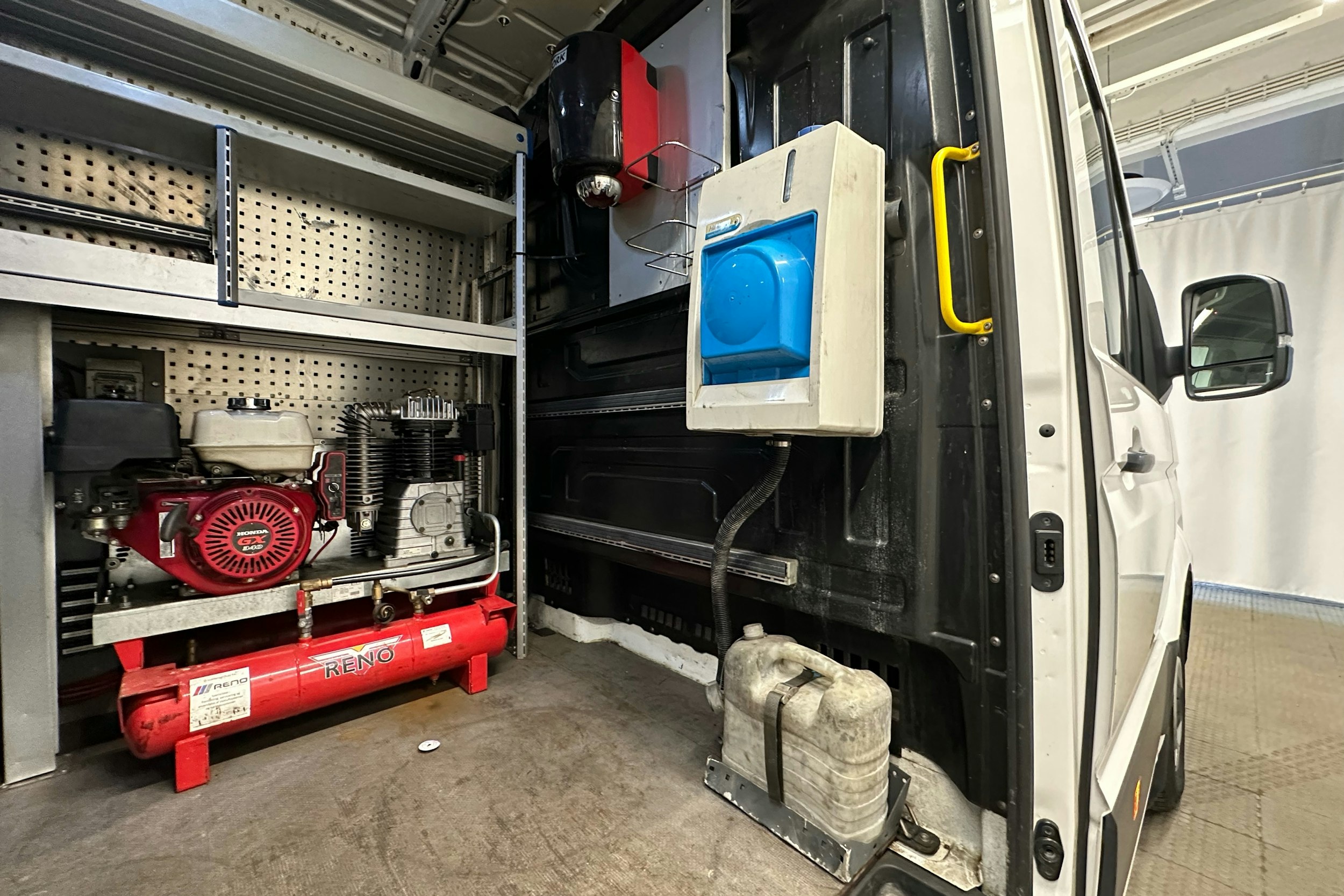 valkoinen Volkswagen Crafter 2020 kuva 23.