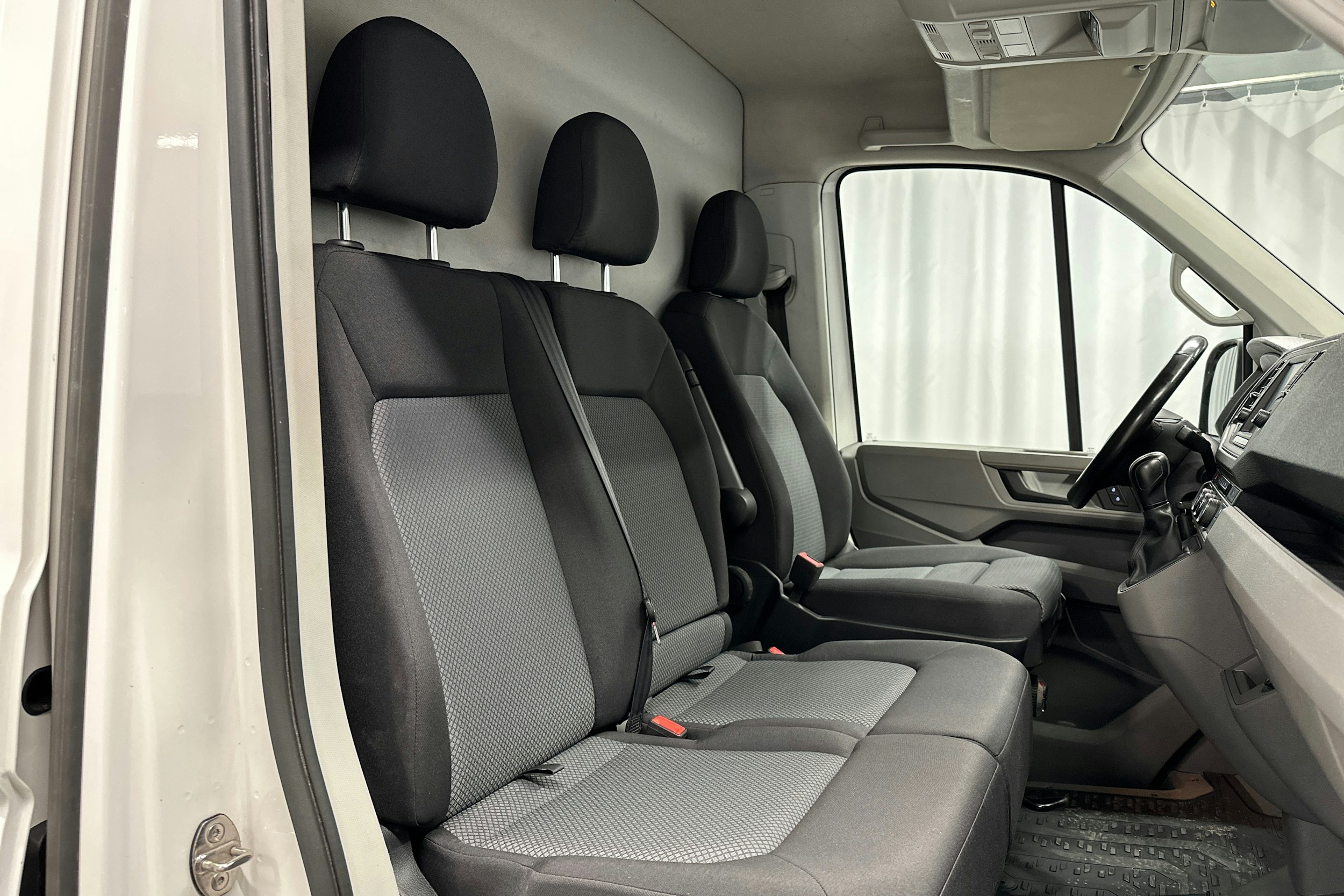 valkoinen Volkswagen Crafter 2020 kuva 12.