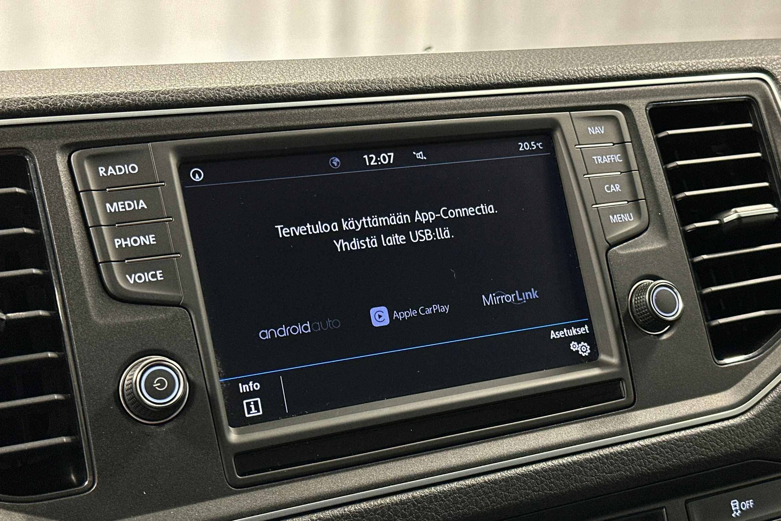 valkoinen Volkswagen Crafter 2020 kuva 18.