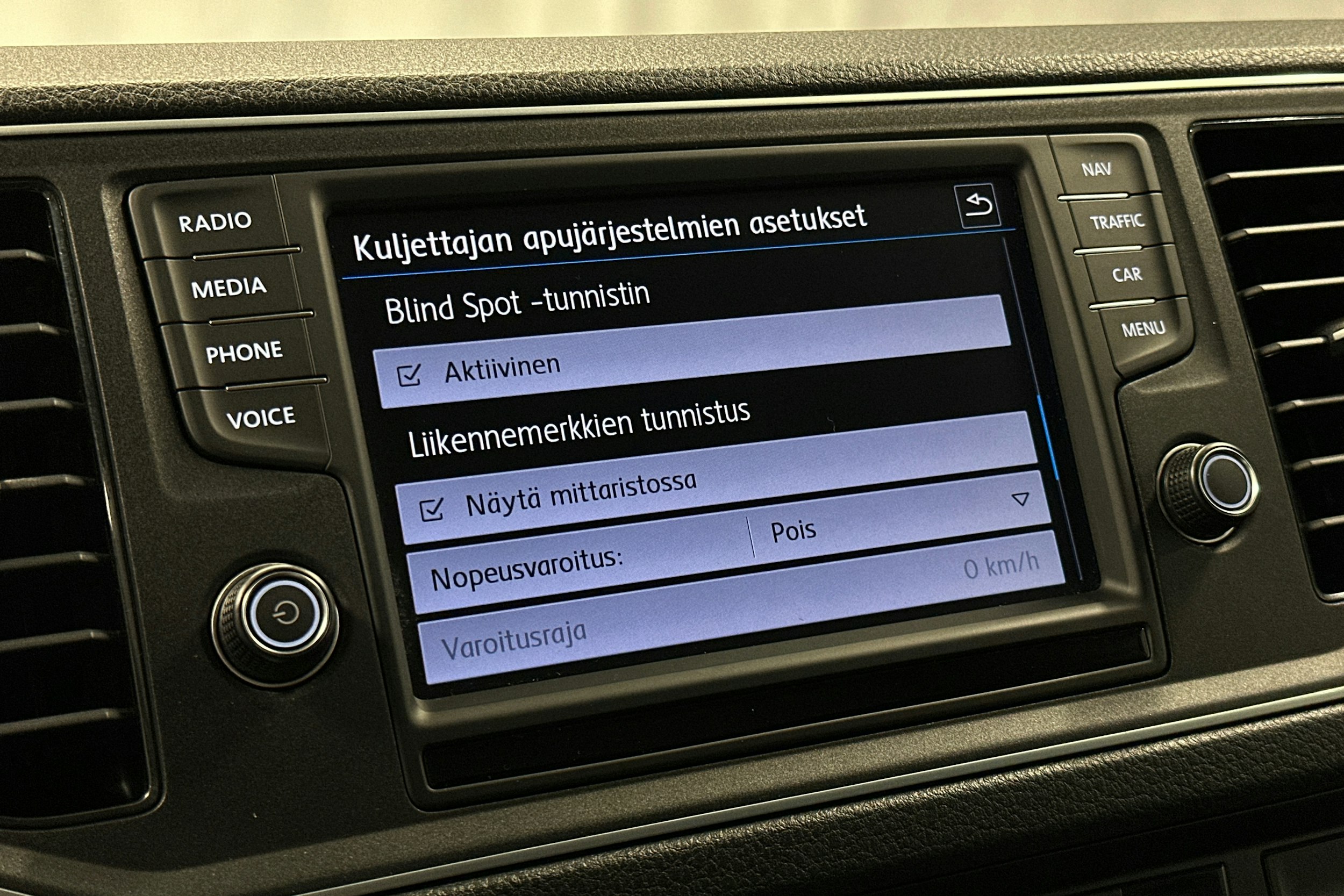 valkoinen Volkswagen Crafter 2020 kuva 21.