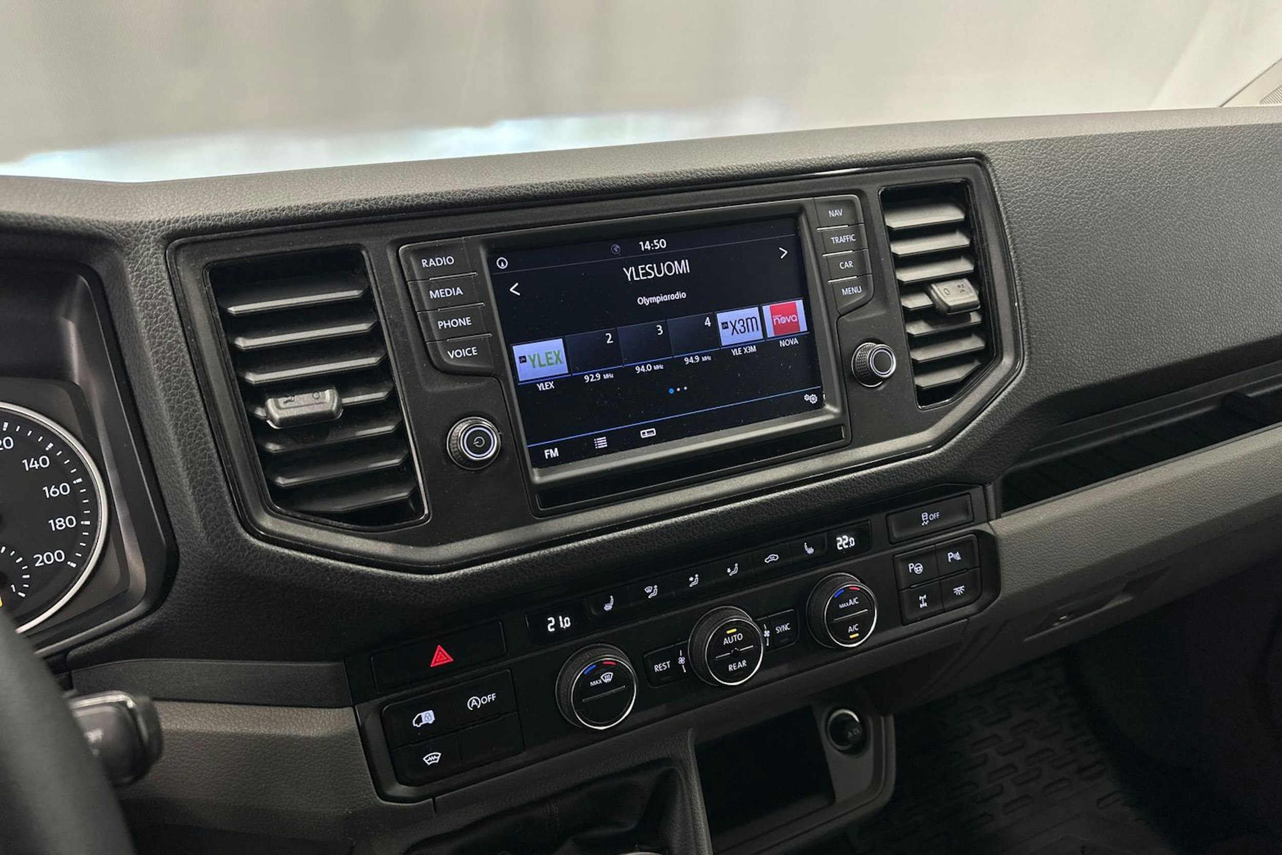 harmaa Volkswagen Crafter 2020 kuva 16.