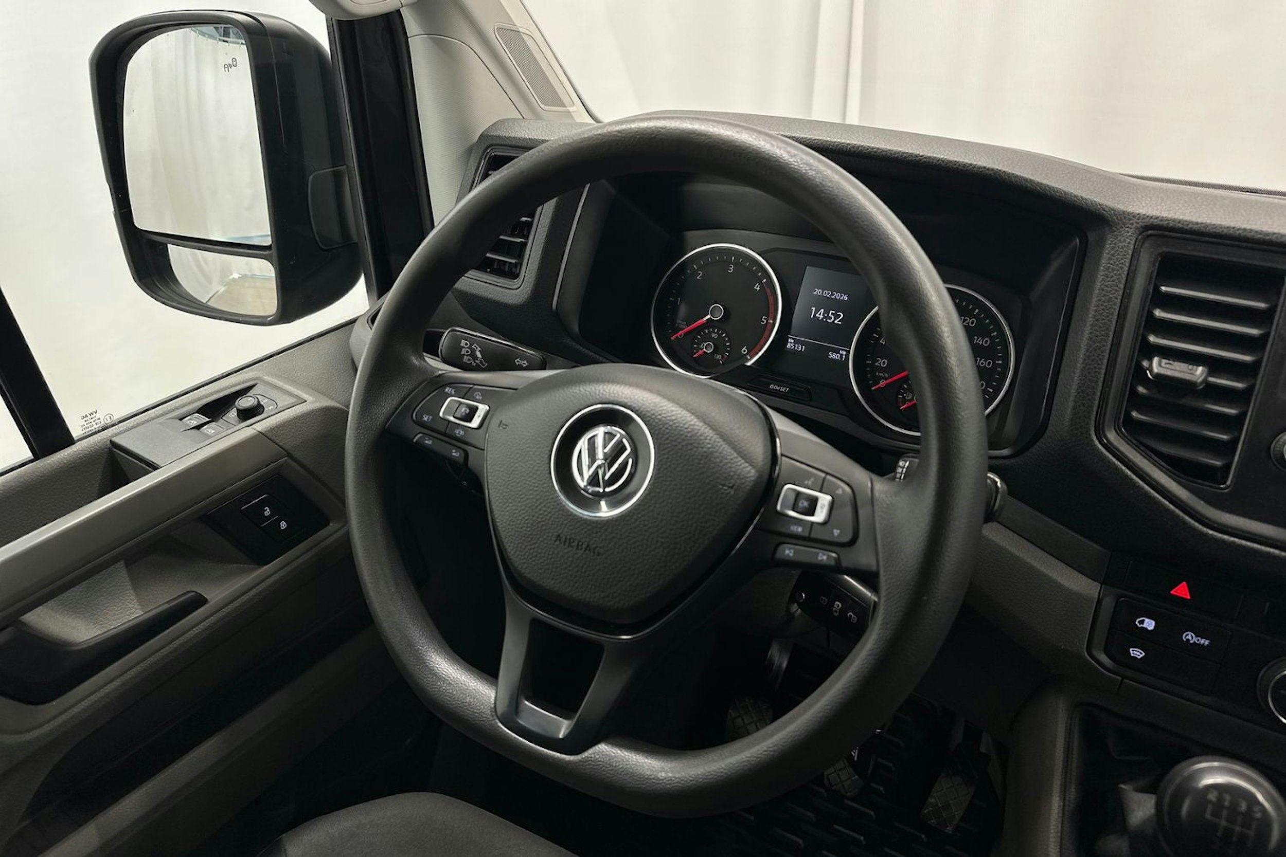 harmaa Volkswagen Crafter 2020 kuva 21.