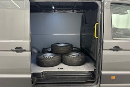 harmaa Volkswagen Crafter 2020 kuva 22.