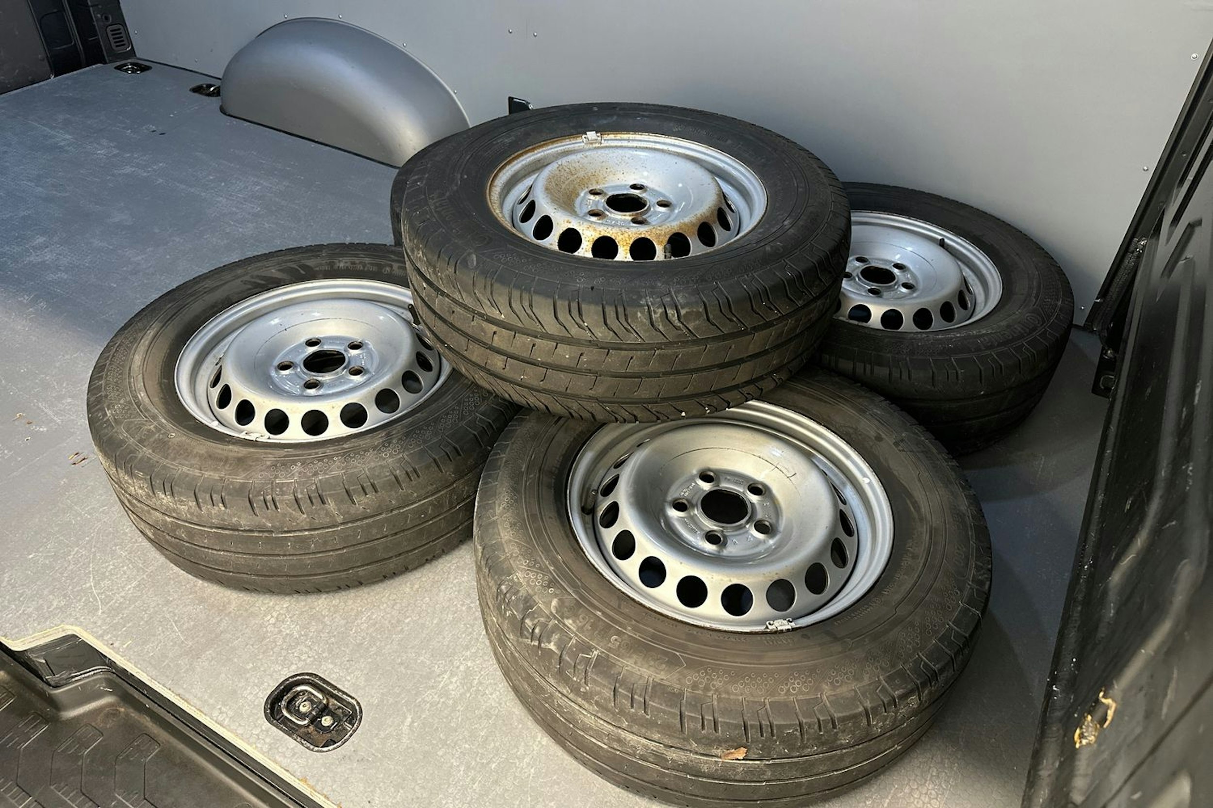 harmaa Volkswagen Crafter 2020 kuva 24.