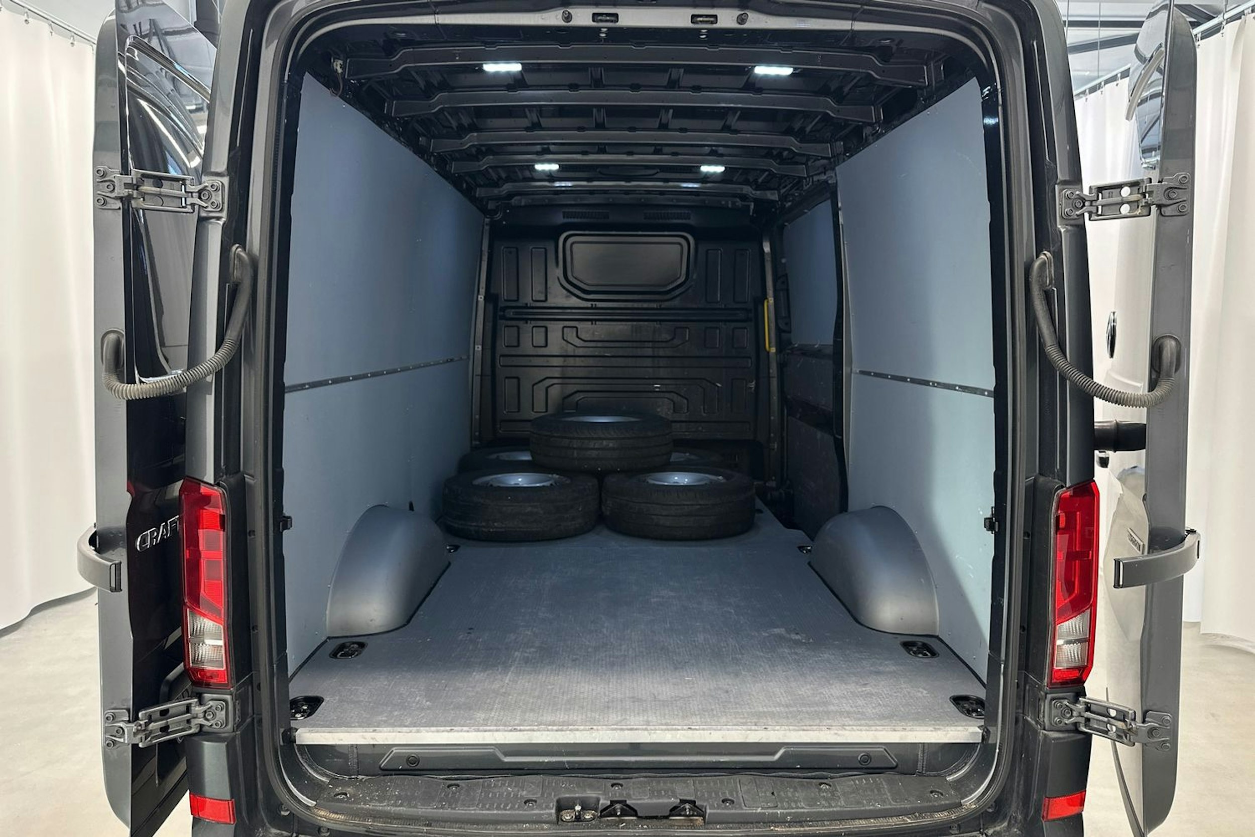 harmaa Volkswagen Crafter 2020 kuva 25.