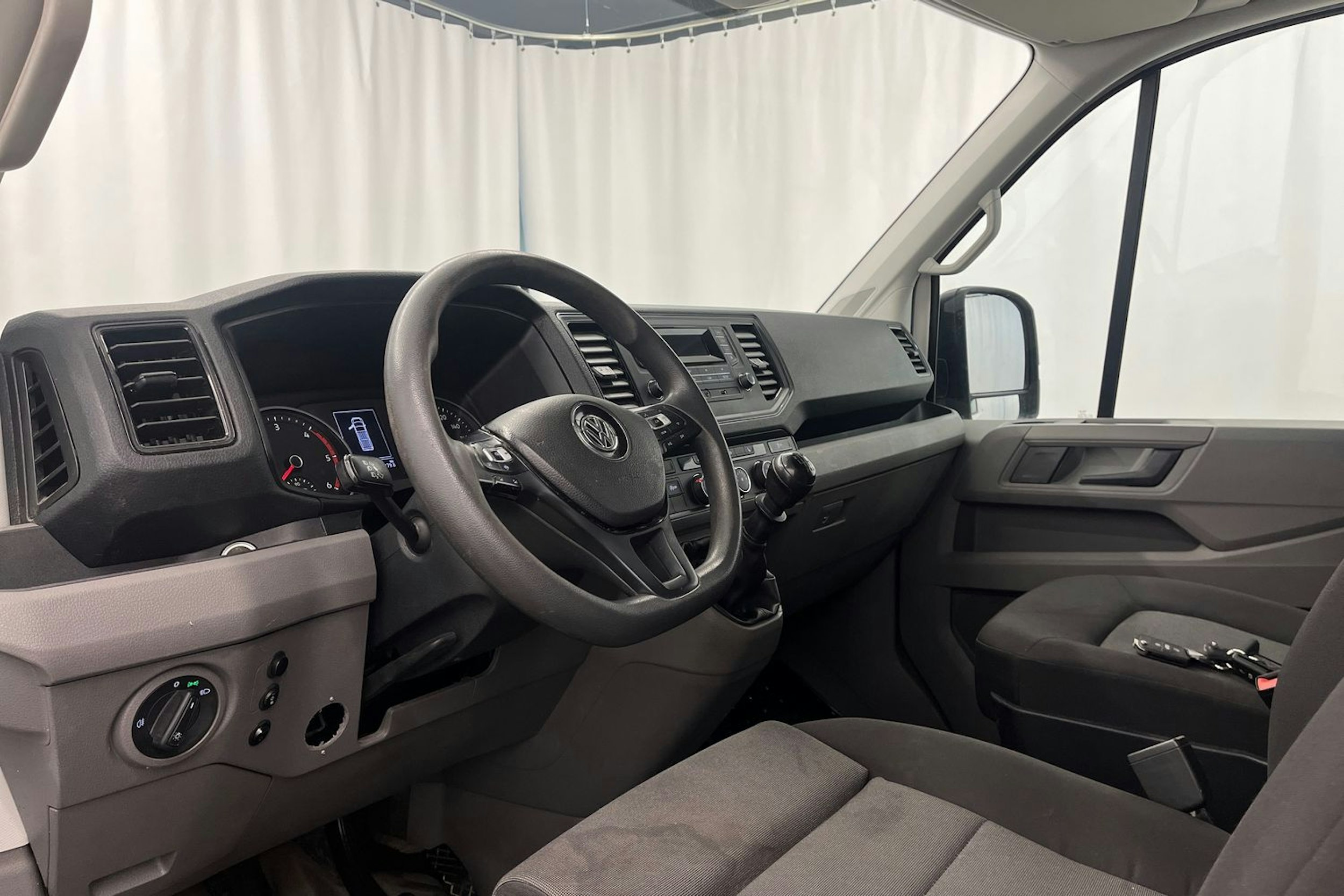 valkoinen Volkswagen Crafter 2020 kuva 6.