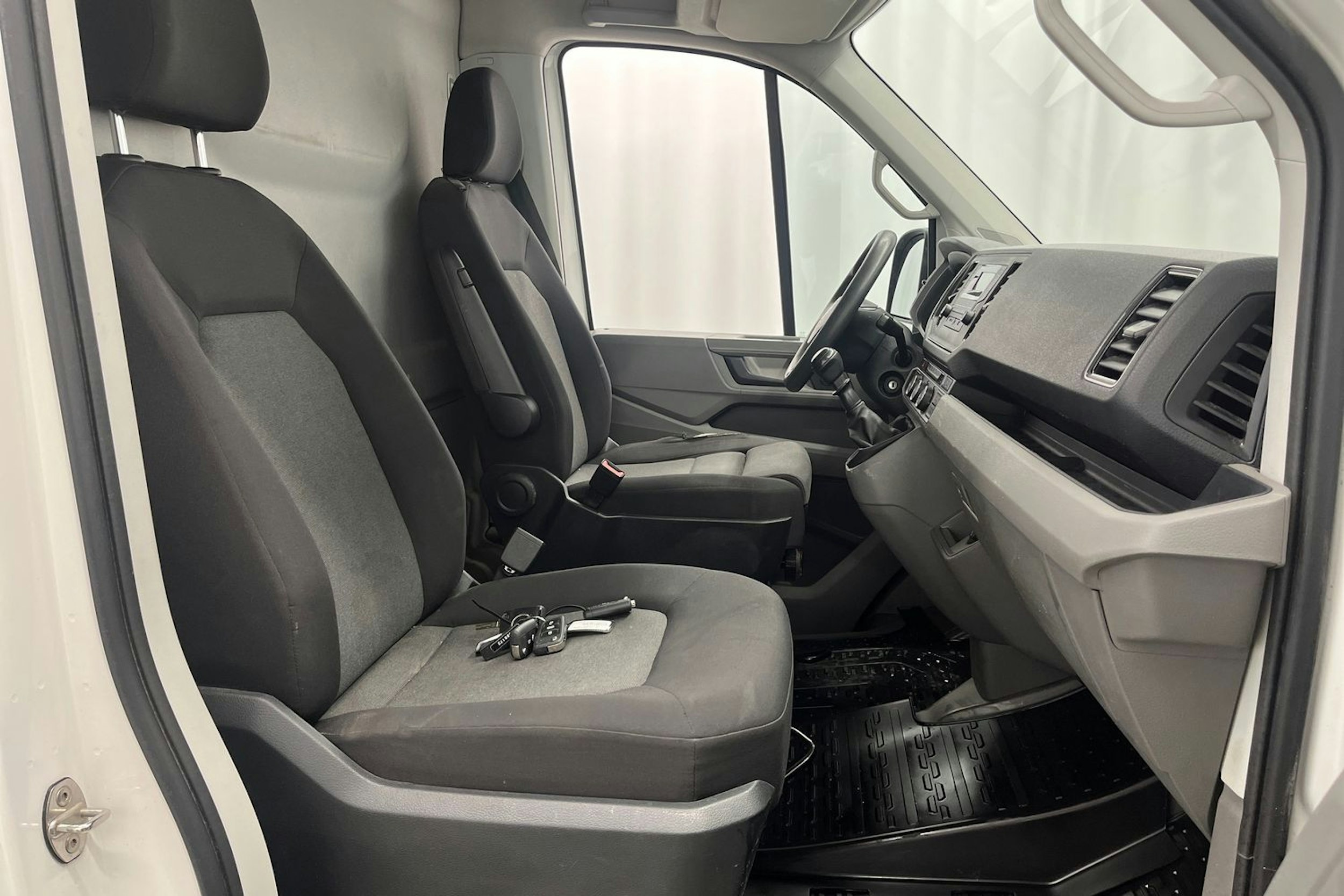 valkoinen Volkswagen Crafter 2020 kuva 8.