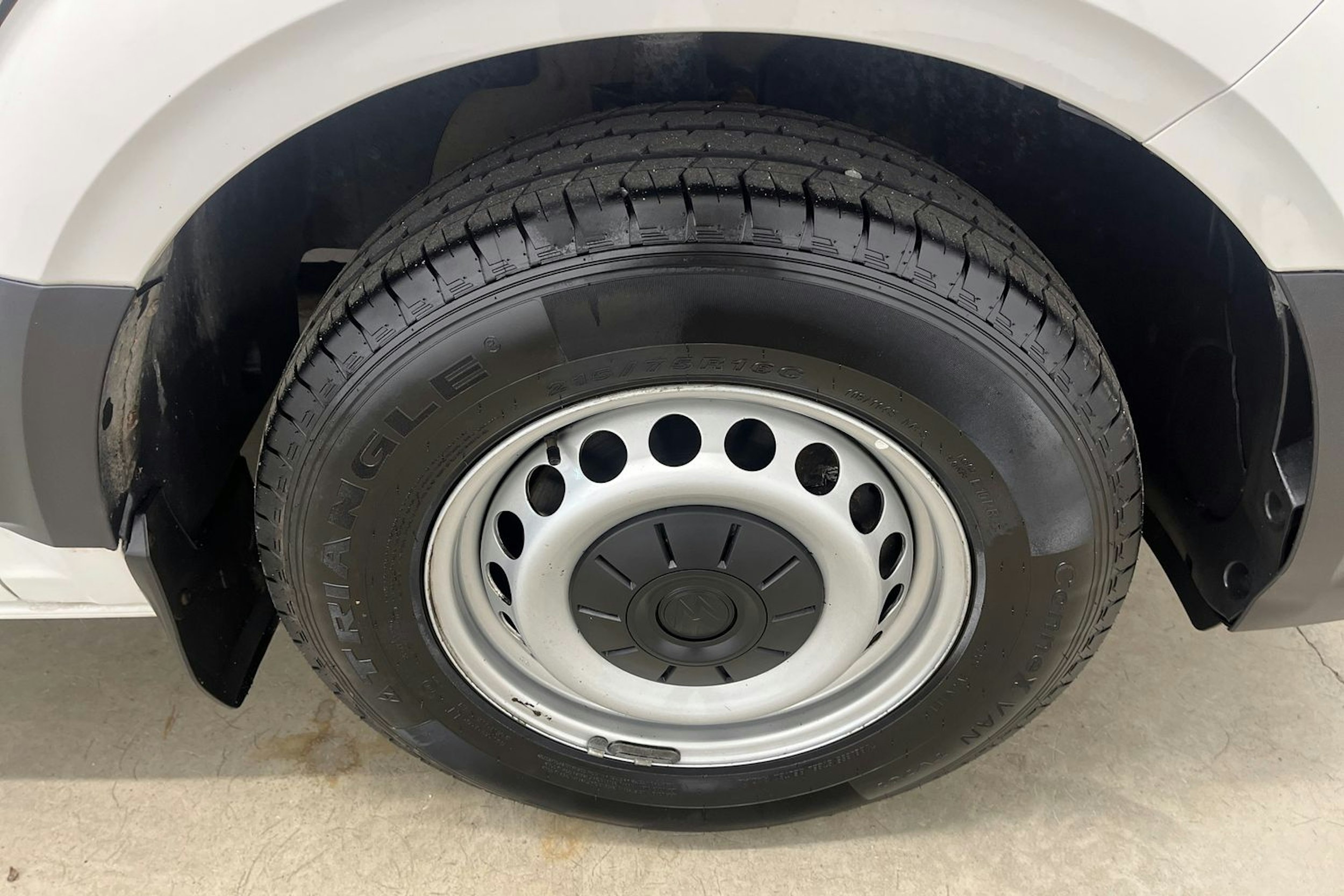 valkoinen Volkswagen Crafter 2020 kuva 9.