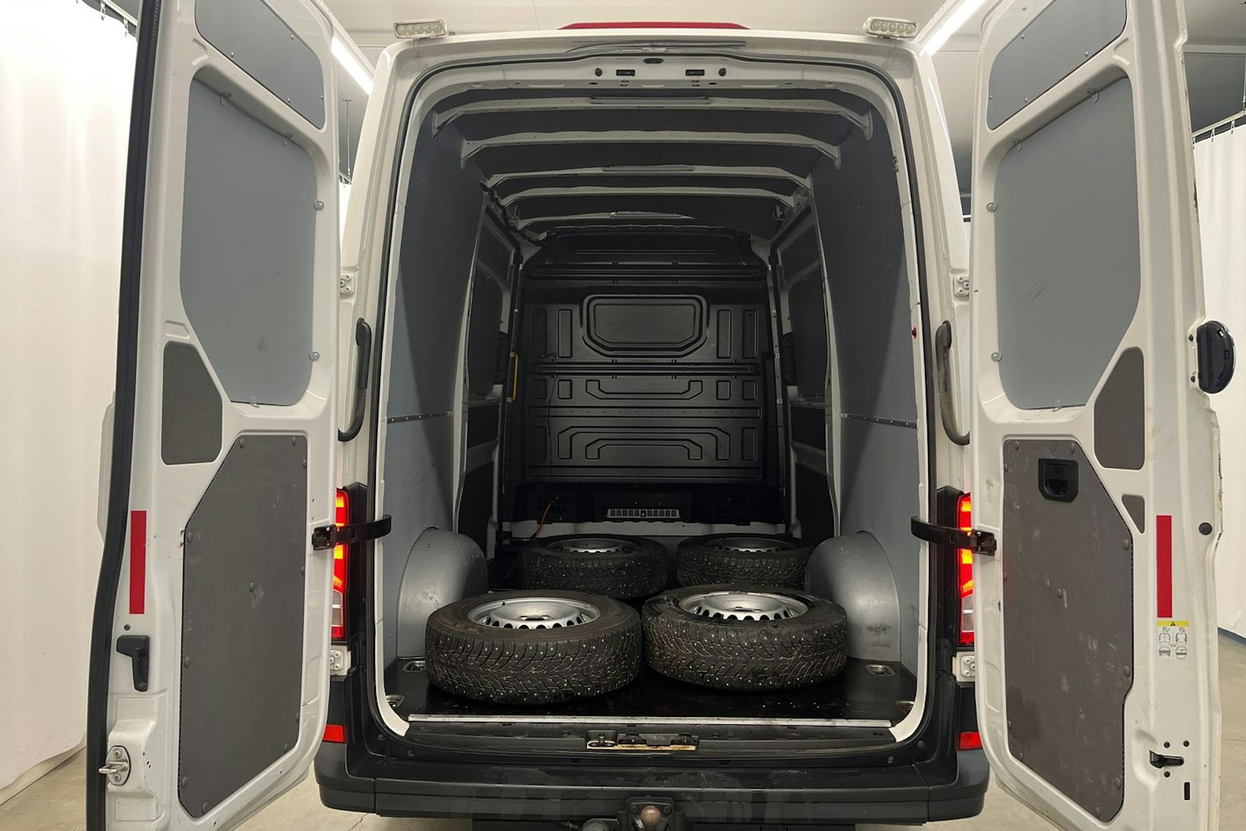 valkoinen Volkswagen Crafter 2020 kuva 11.