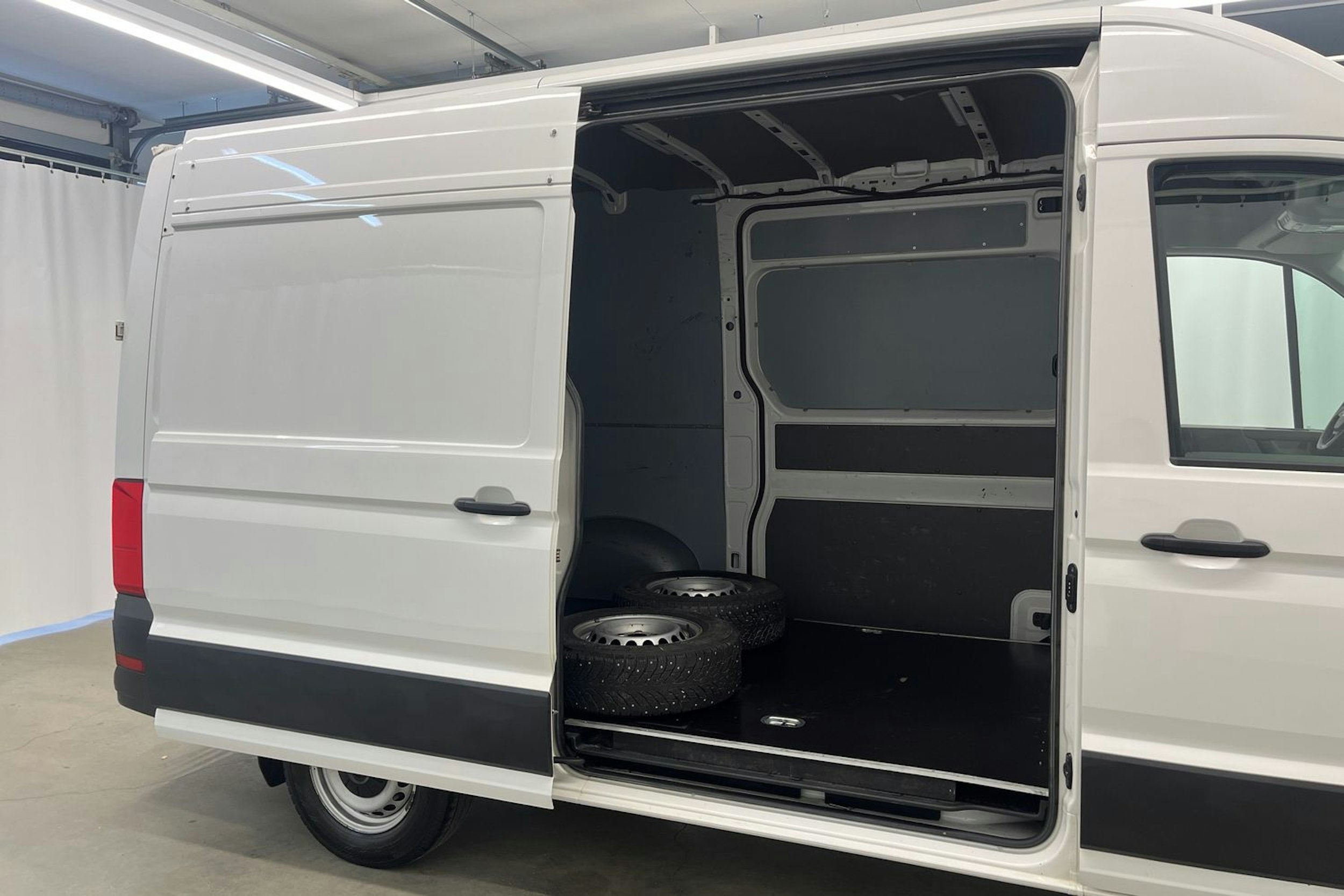 valkoinen Volkswagen Crafter 2020 kuva 13.