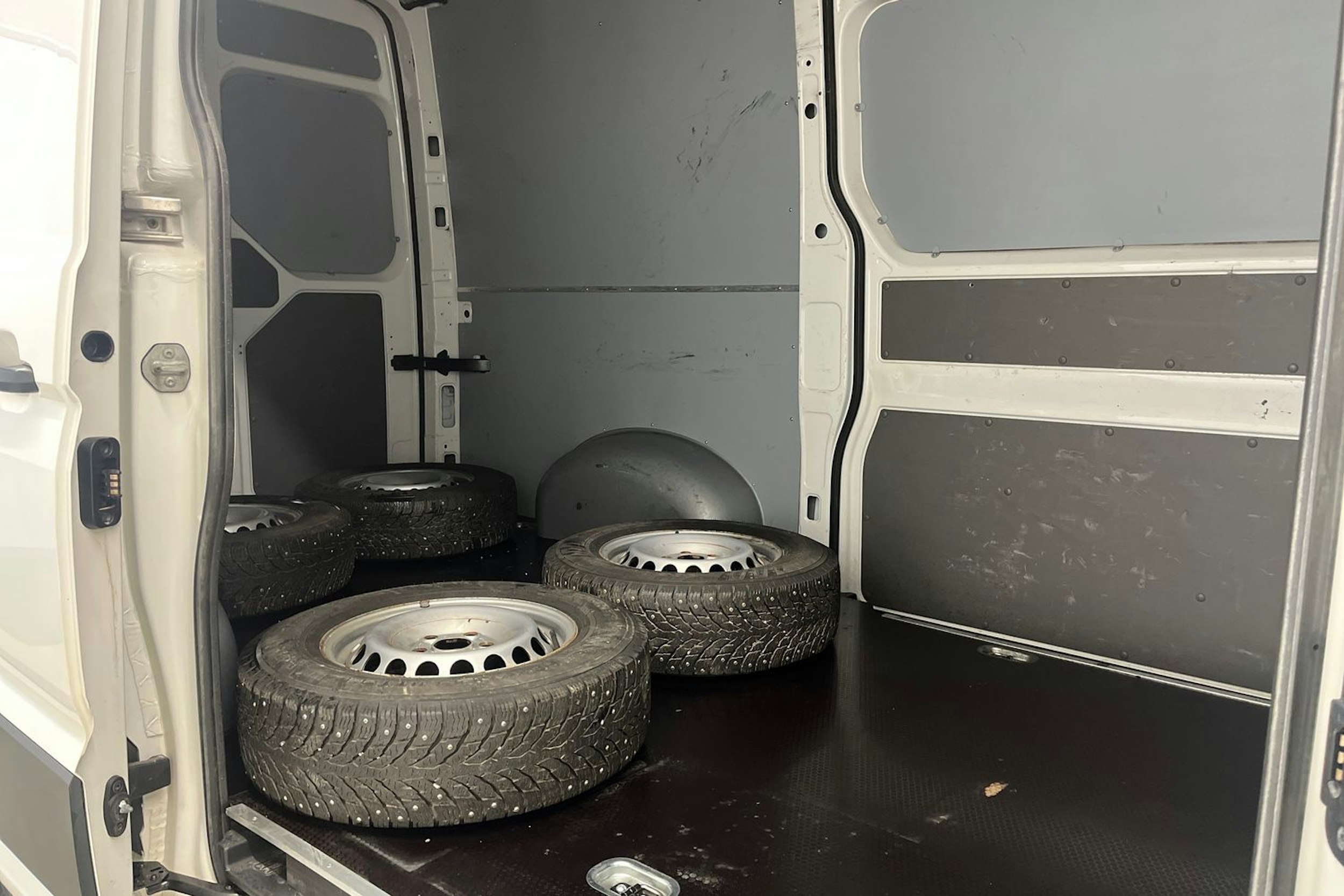 valkoinen Volkswagen Crafter 2020 kuva 14.