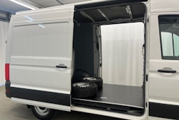 valkoinen Volkswagen Crafter 2020 kuva 15.
