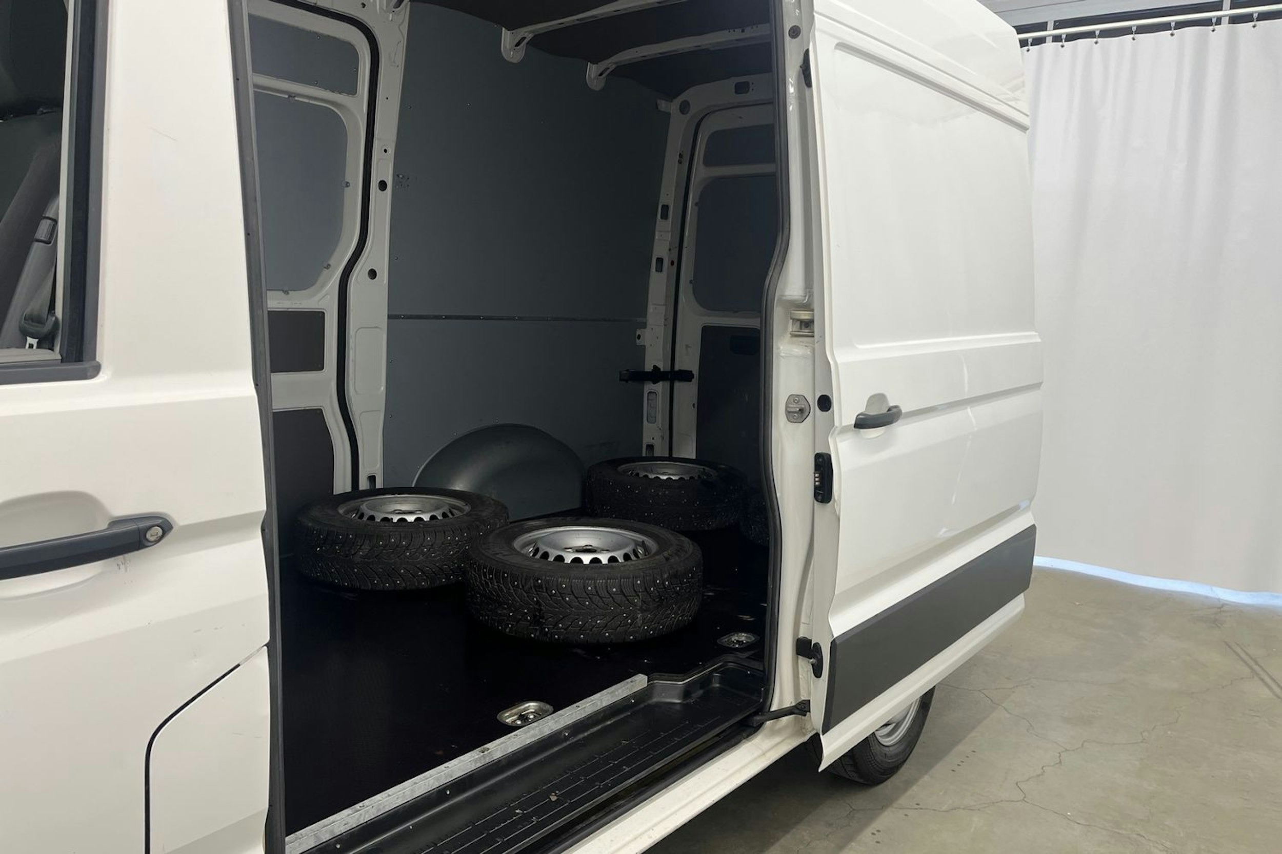 valkoinen Volkswagen Crafter 2020 kuva 17.