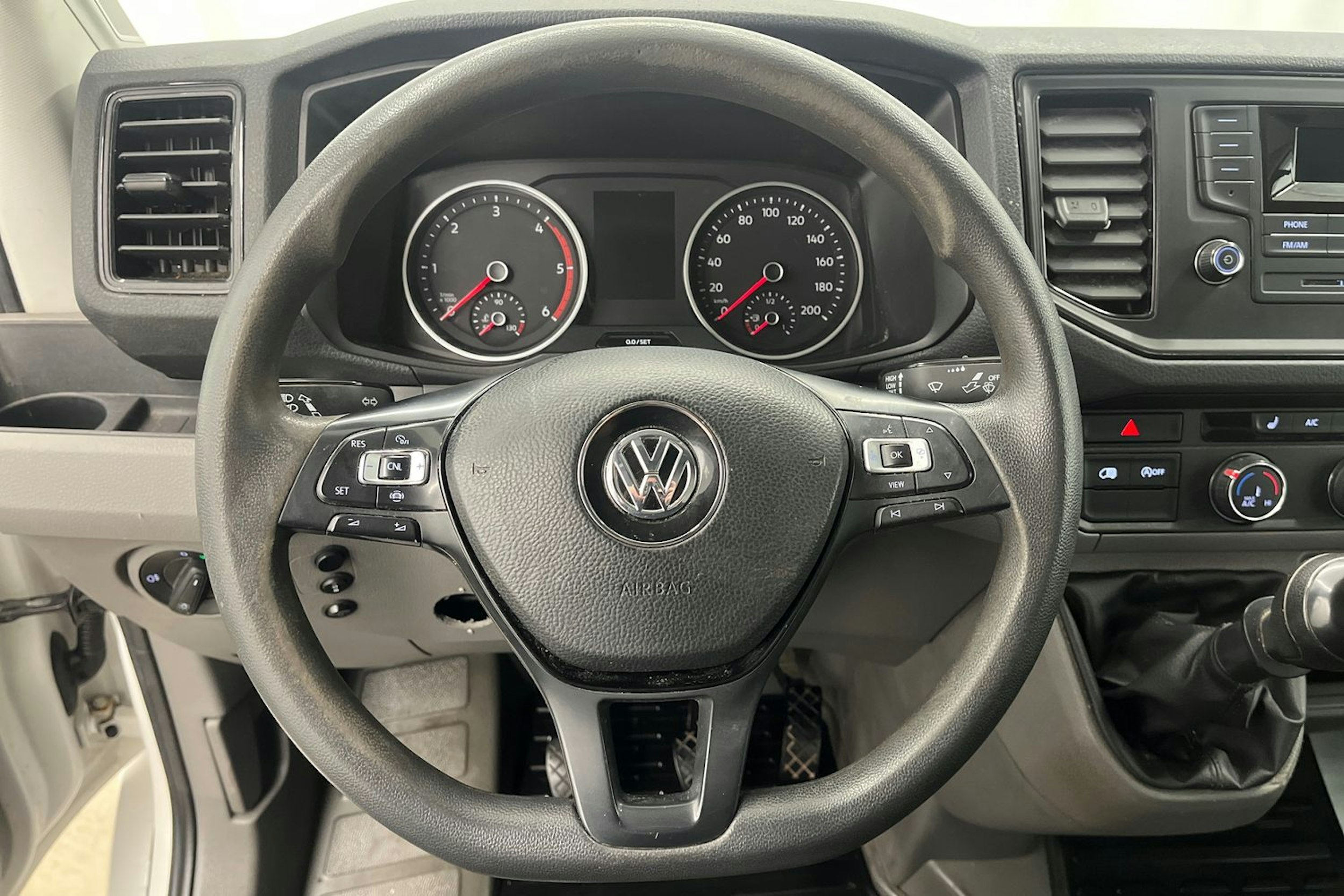 valkoinen Volkswagen Crafter 2020 kuva 20.