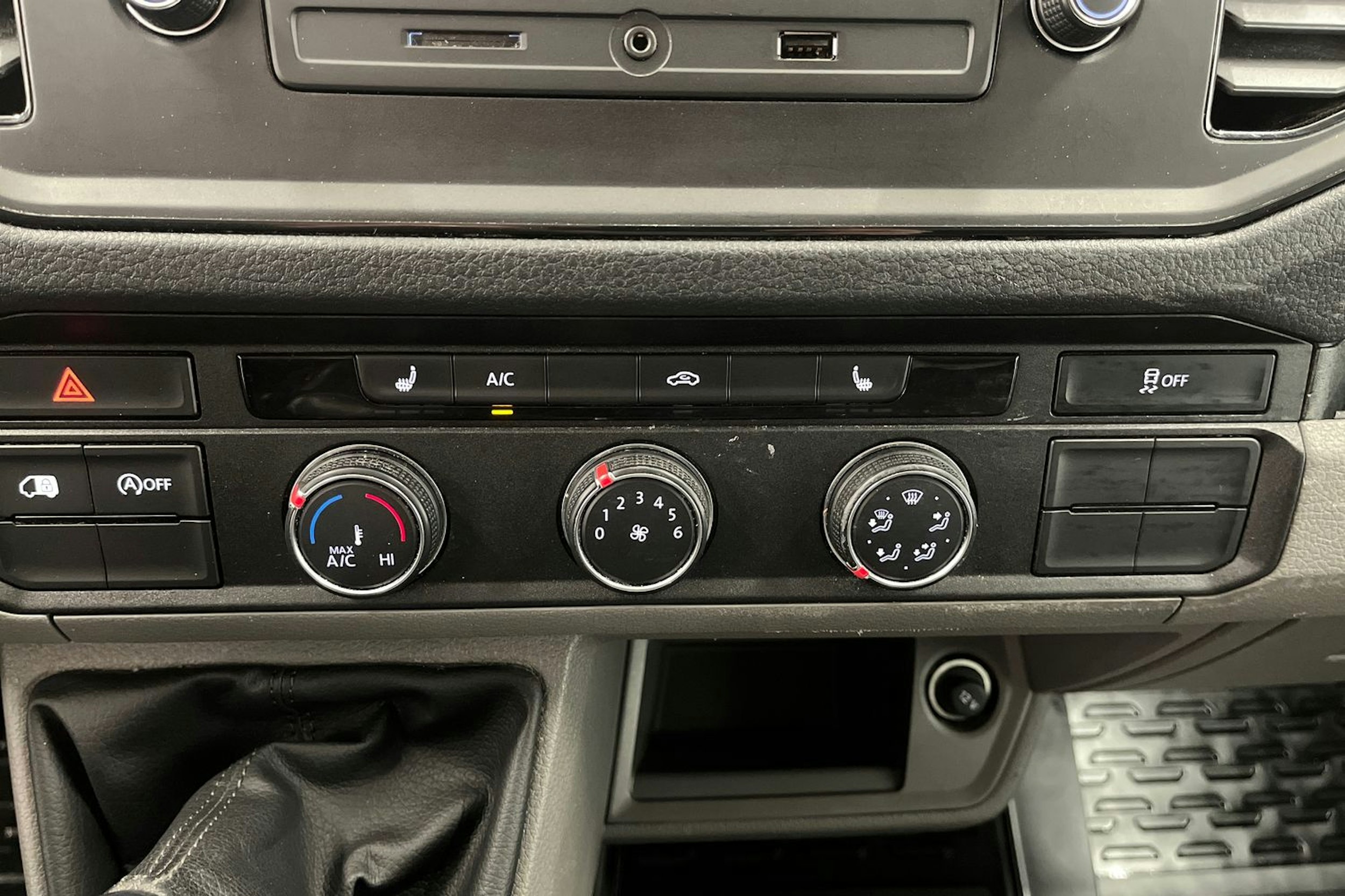 valkoinen Volkswagen Crafter 2020 kuva 23.