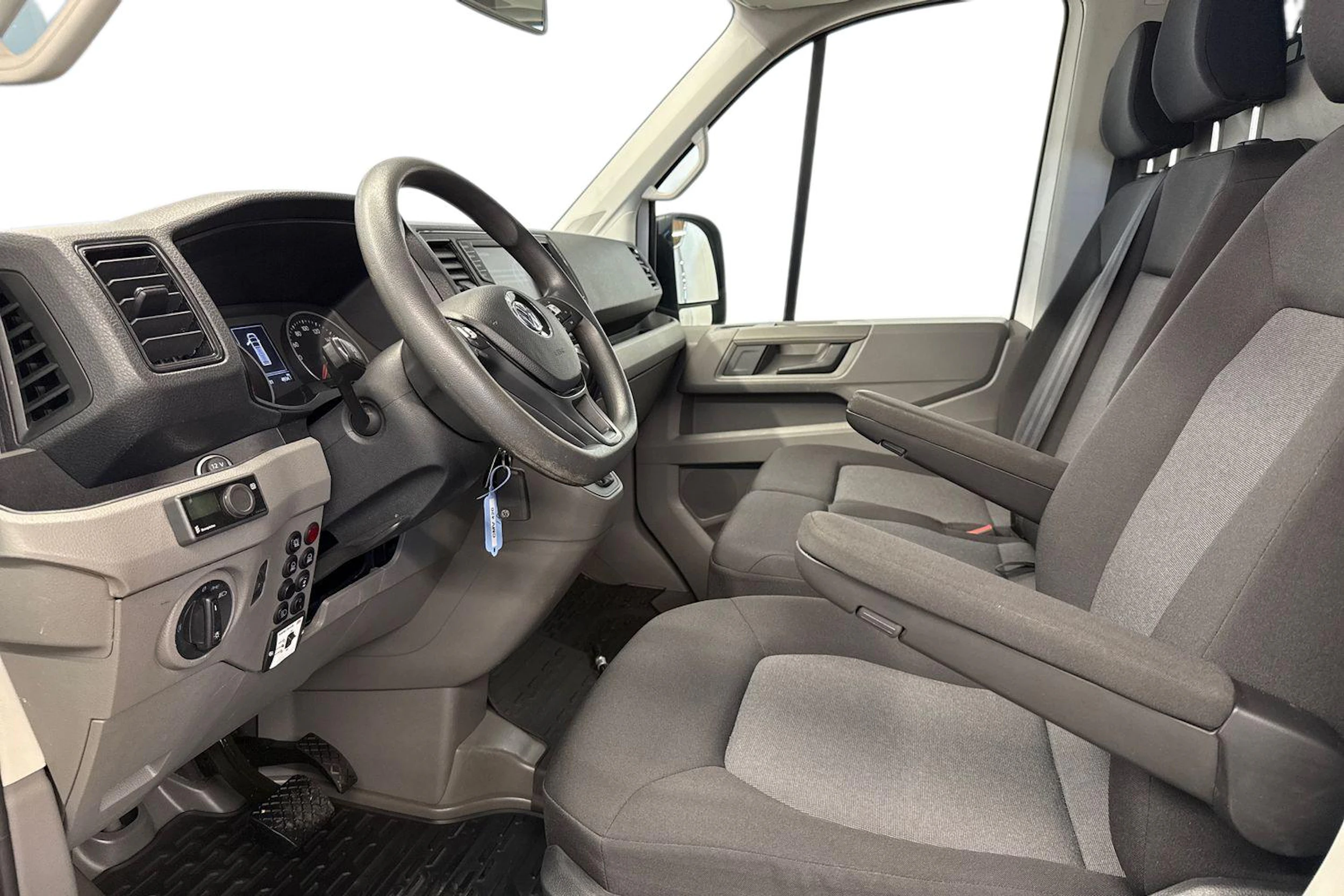 valkoinen Volkswagen Crafter 2020 kuva 8.