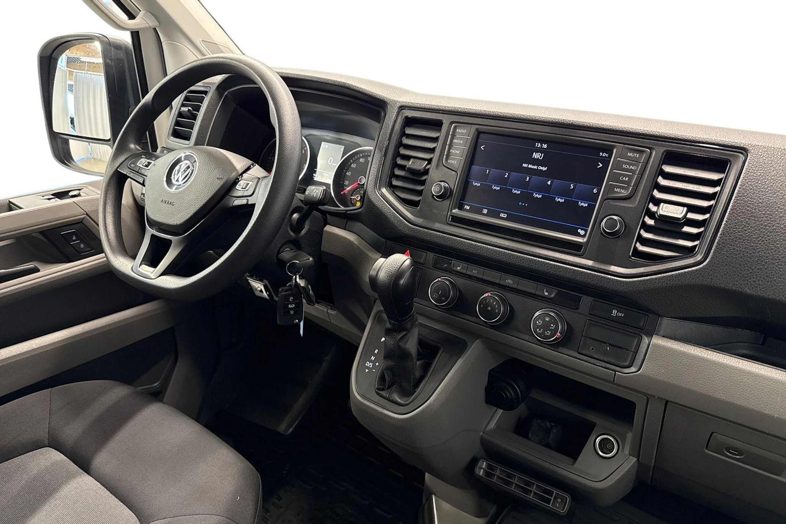valkoinen Volkswagen Crafter 2020 kuva 11.