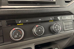 valkoinen Volkswagen Crafter 2020 kuva 23.