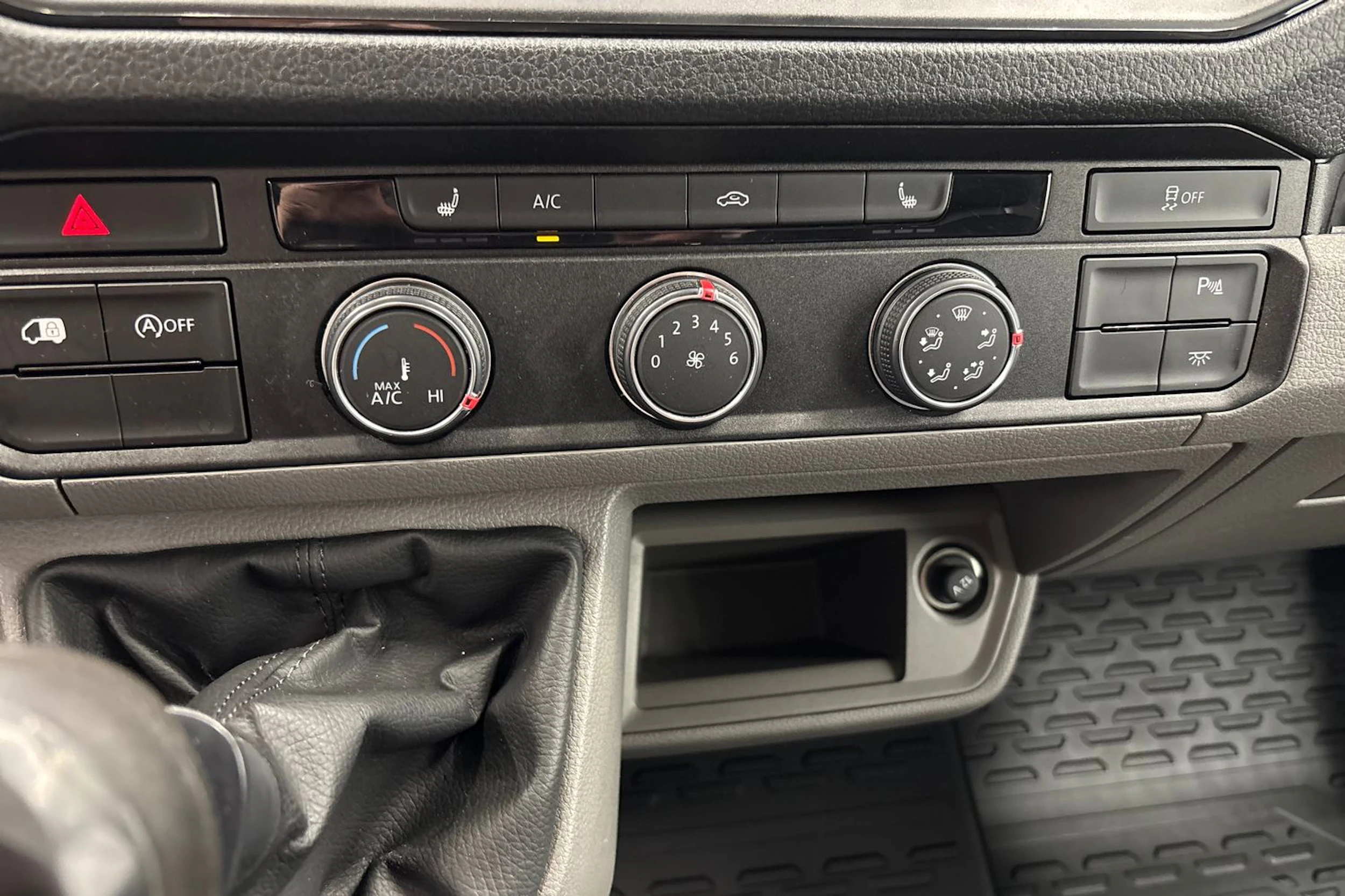 valkoinen Volkswagen Crafter 2020 kuva 14.
